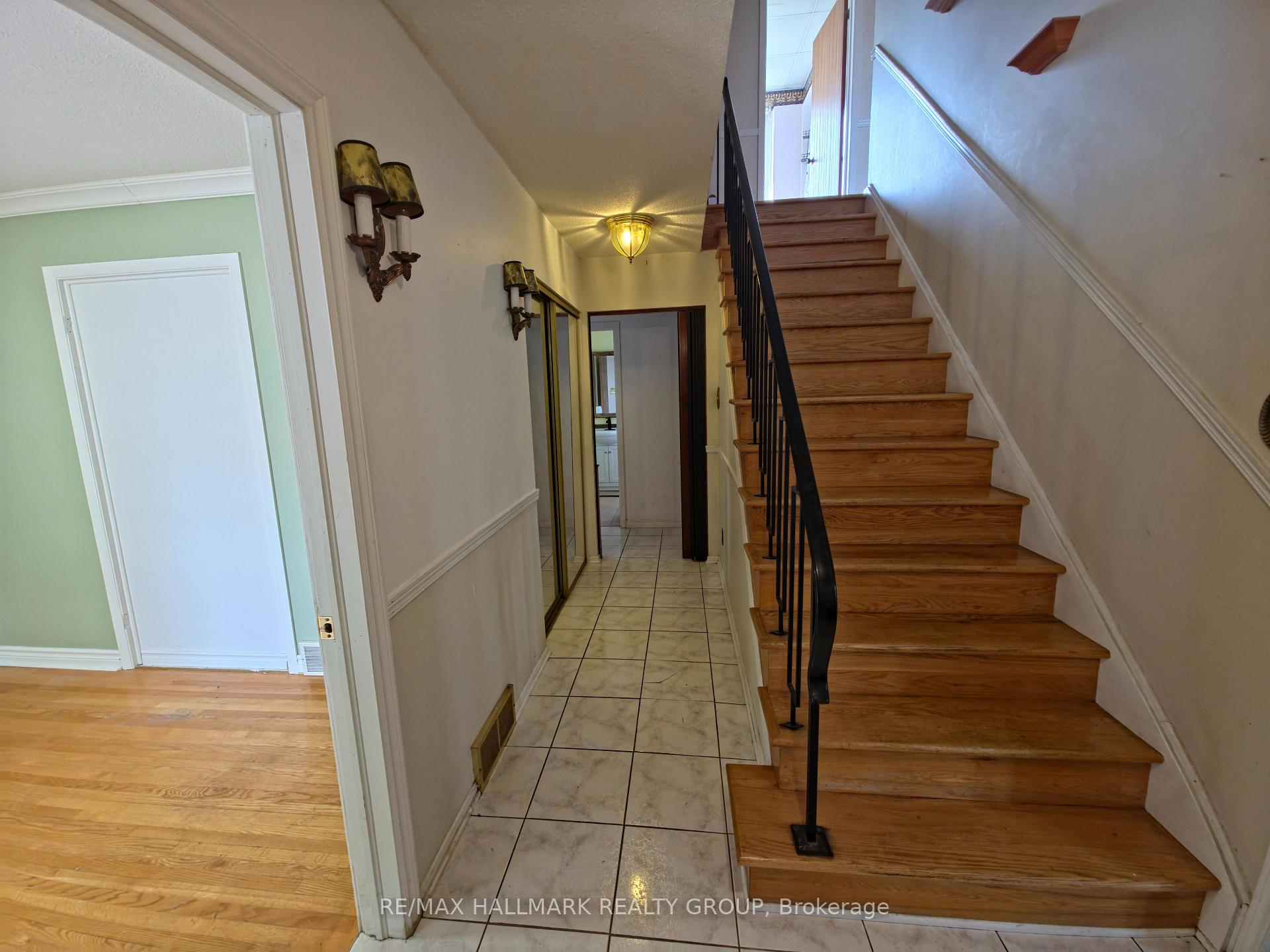 Photo 3 of 3288 Clearwater Crescent, Ottawa, South Keys — HOMEH