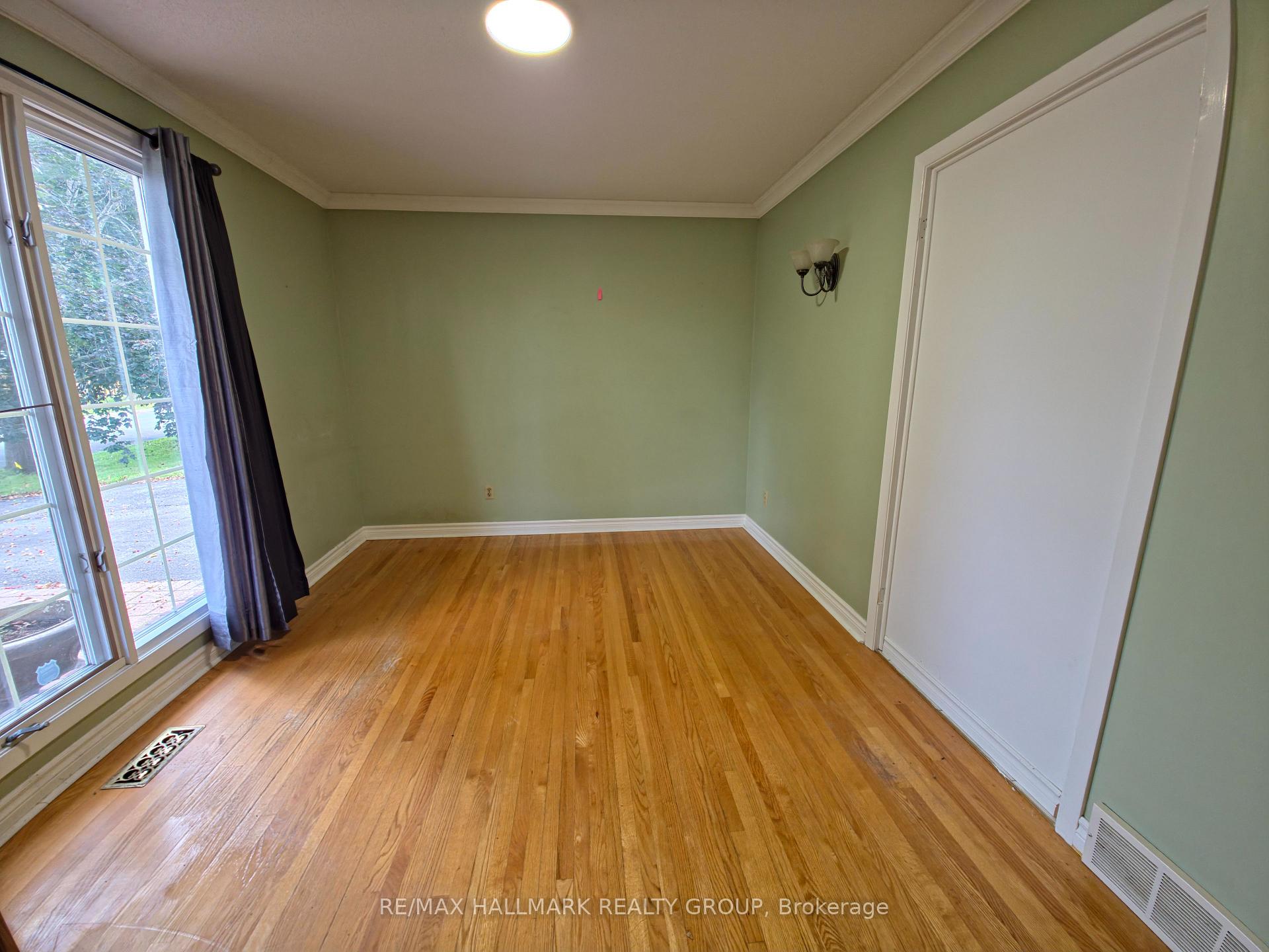 Photo 4 of 3288 Clearwater Crescent, Ottawa, South Keys — HOMEH