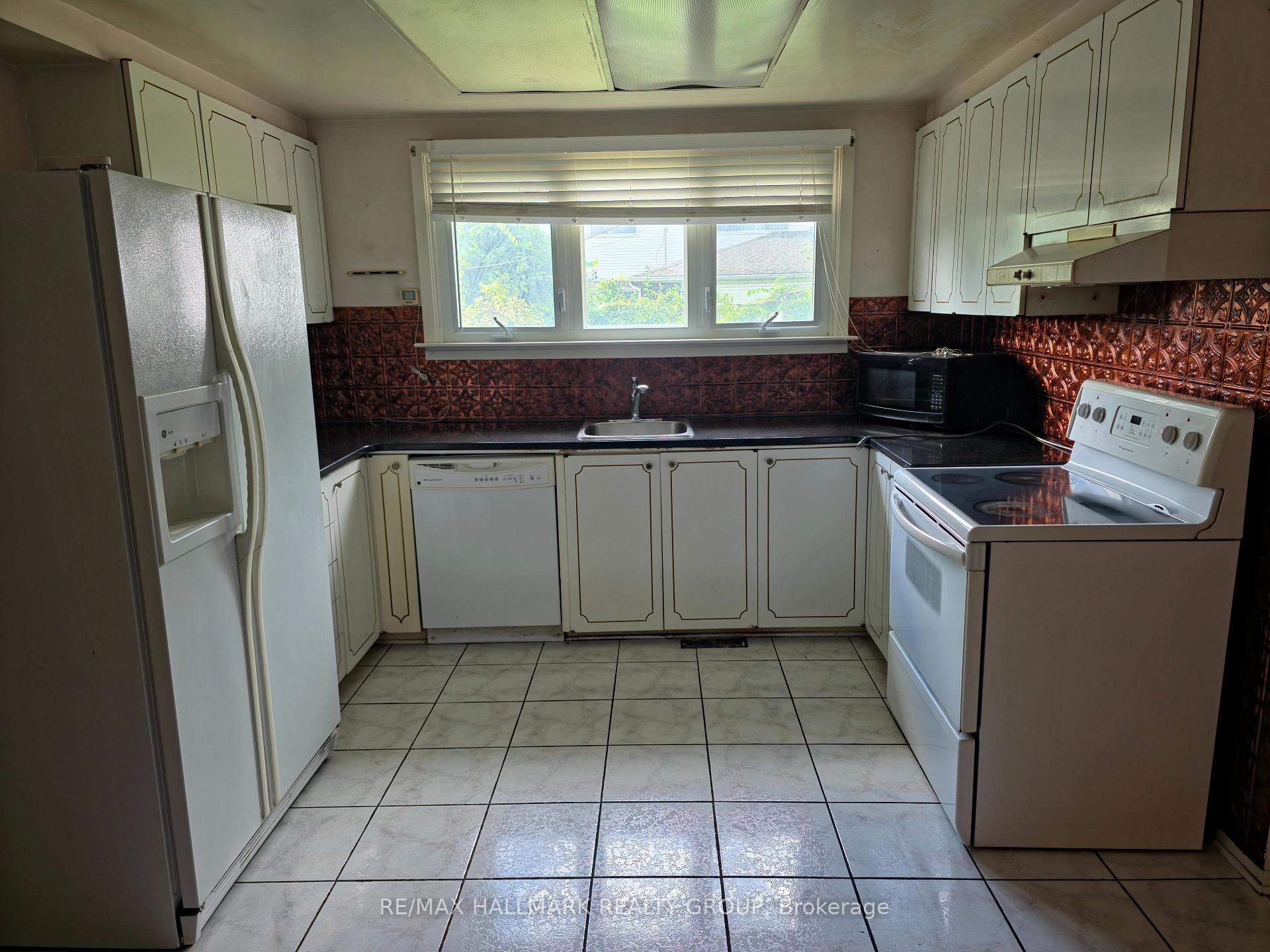 Photo 6 of 3288 Clearwater Crescent, Ottawa, South Keys — HOMEH