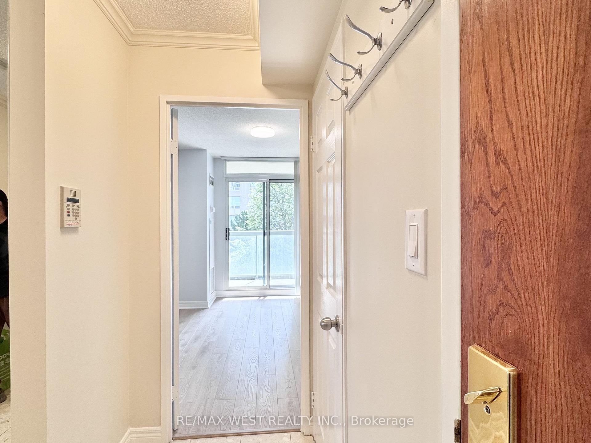 Photo 8 of Unit 511, 28 Empress Avenue, North York, Willowdale East — HOMEH