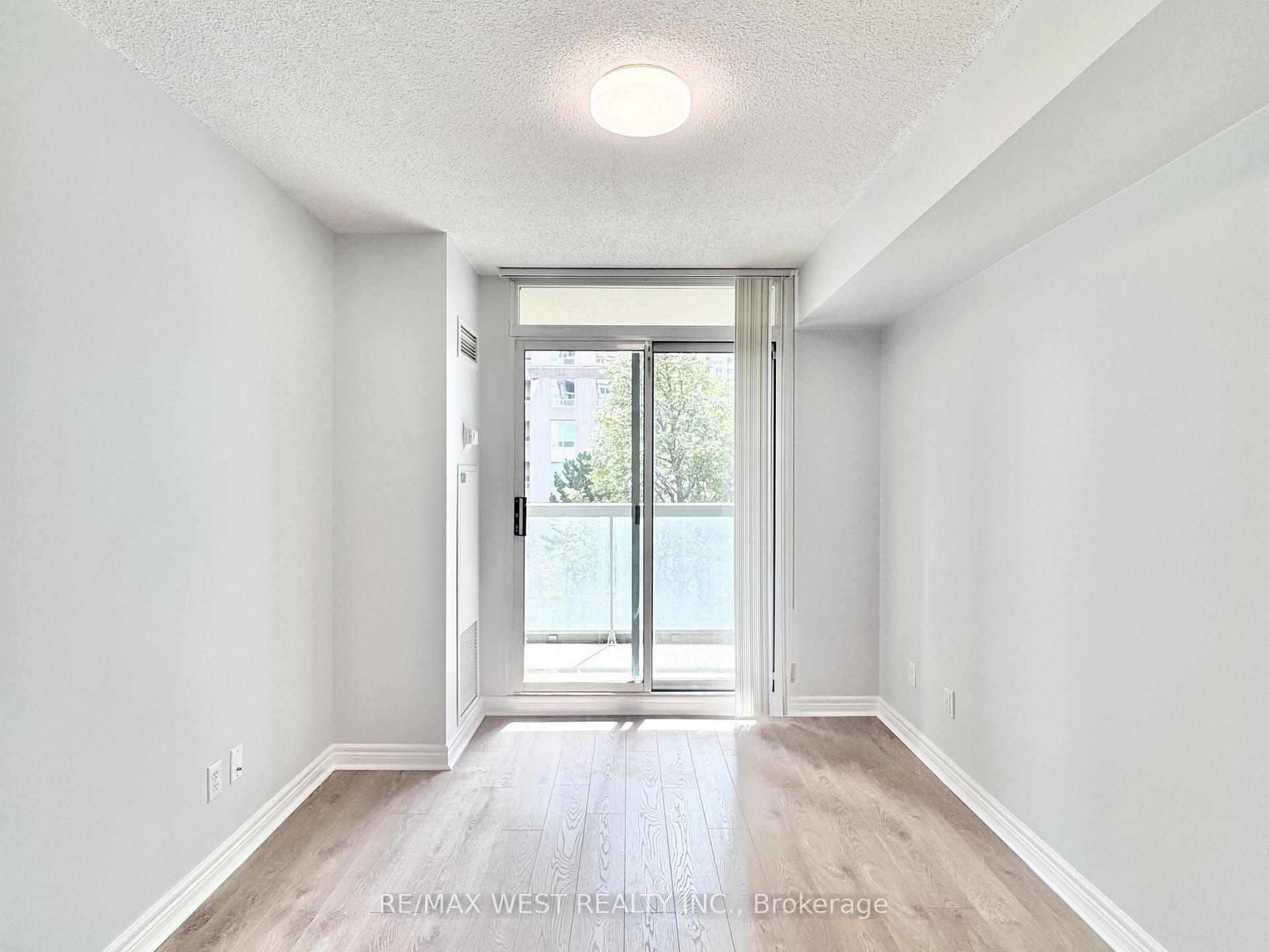 Photo 10 of Unit 511, 28 Empress Avenue, North York, Willowdale East — HOMEH