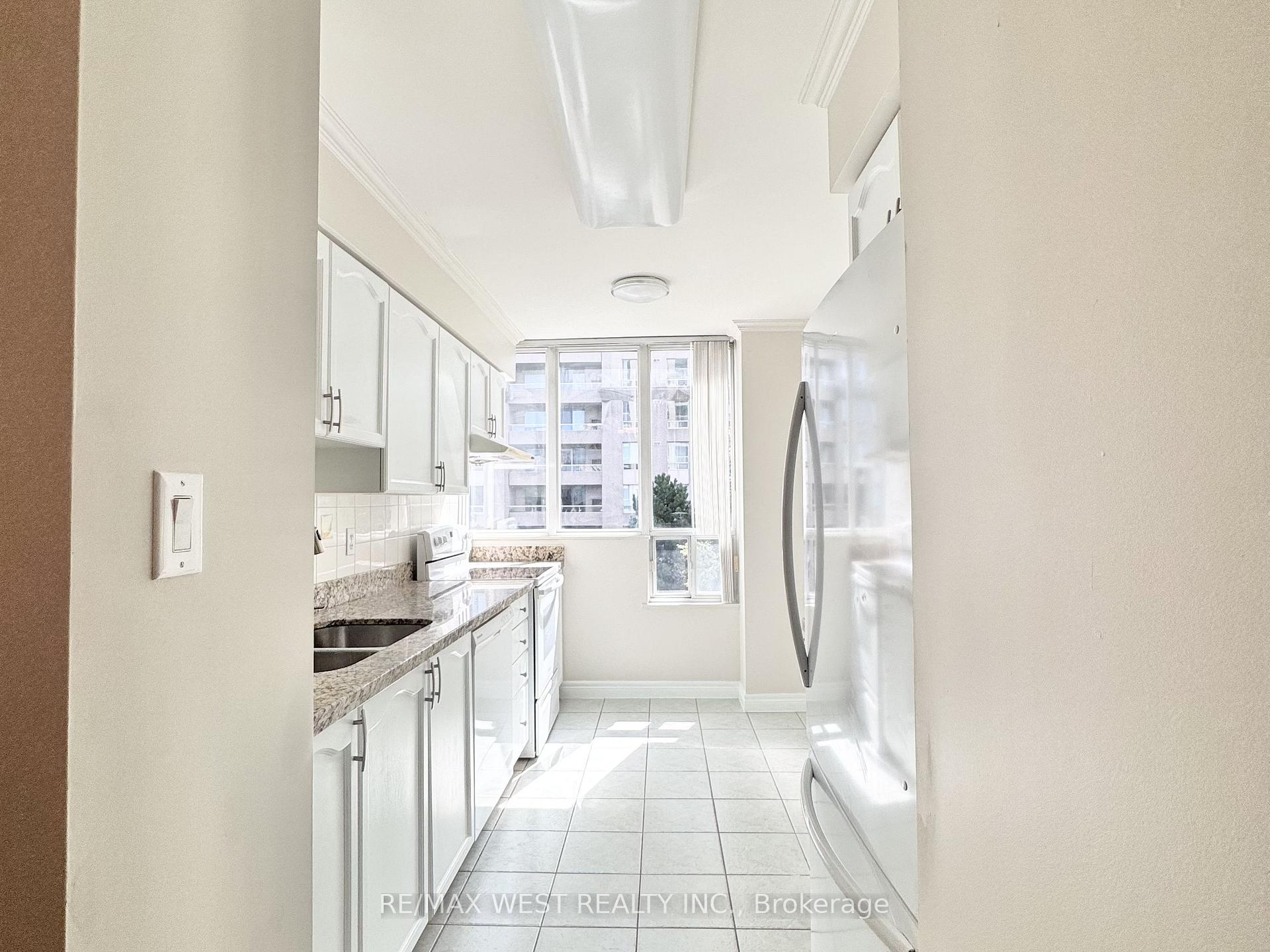 Photo 16 of Unit 511, 28 Empress Avenue, North York, Willowdale East — HOMEH