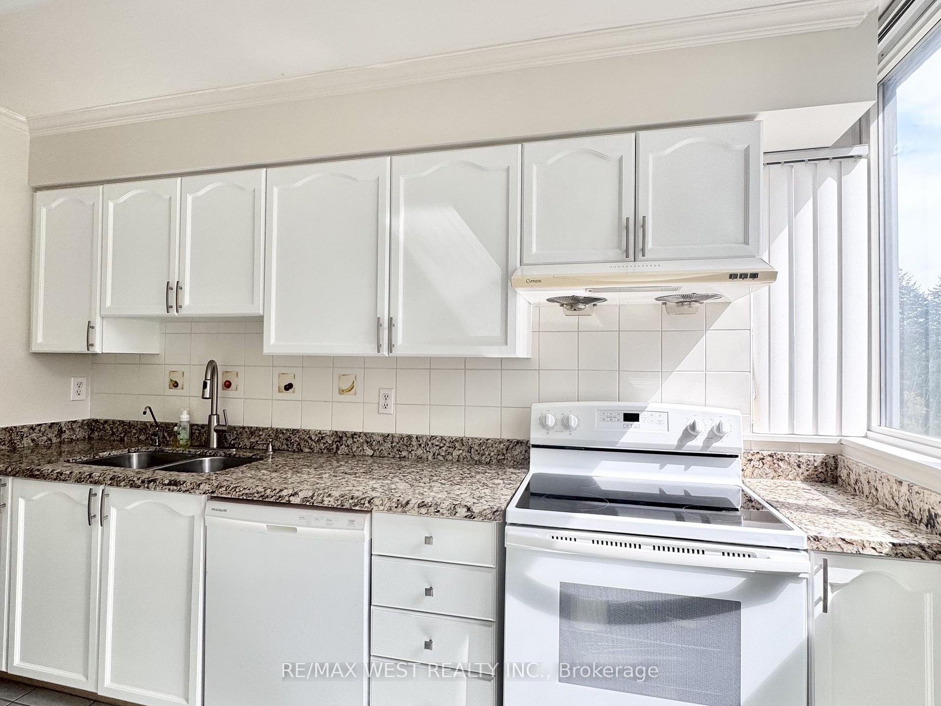 Photo 17 of Unit 511, 28 Empress Avenue, North York, Willowdale East — HOMEH