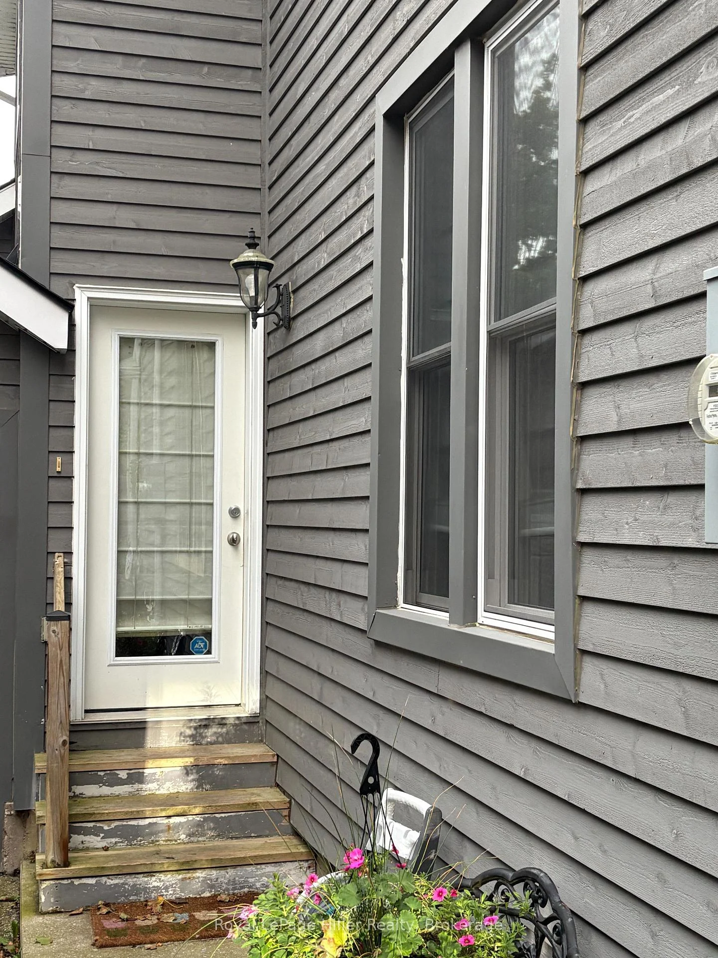 Photo 3 of 141 William Street, Stratford — HOMEH