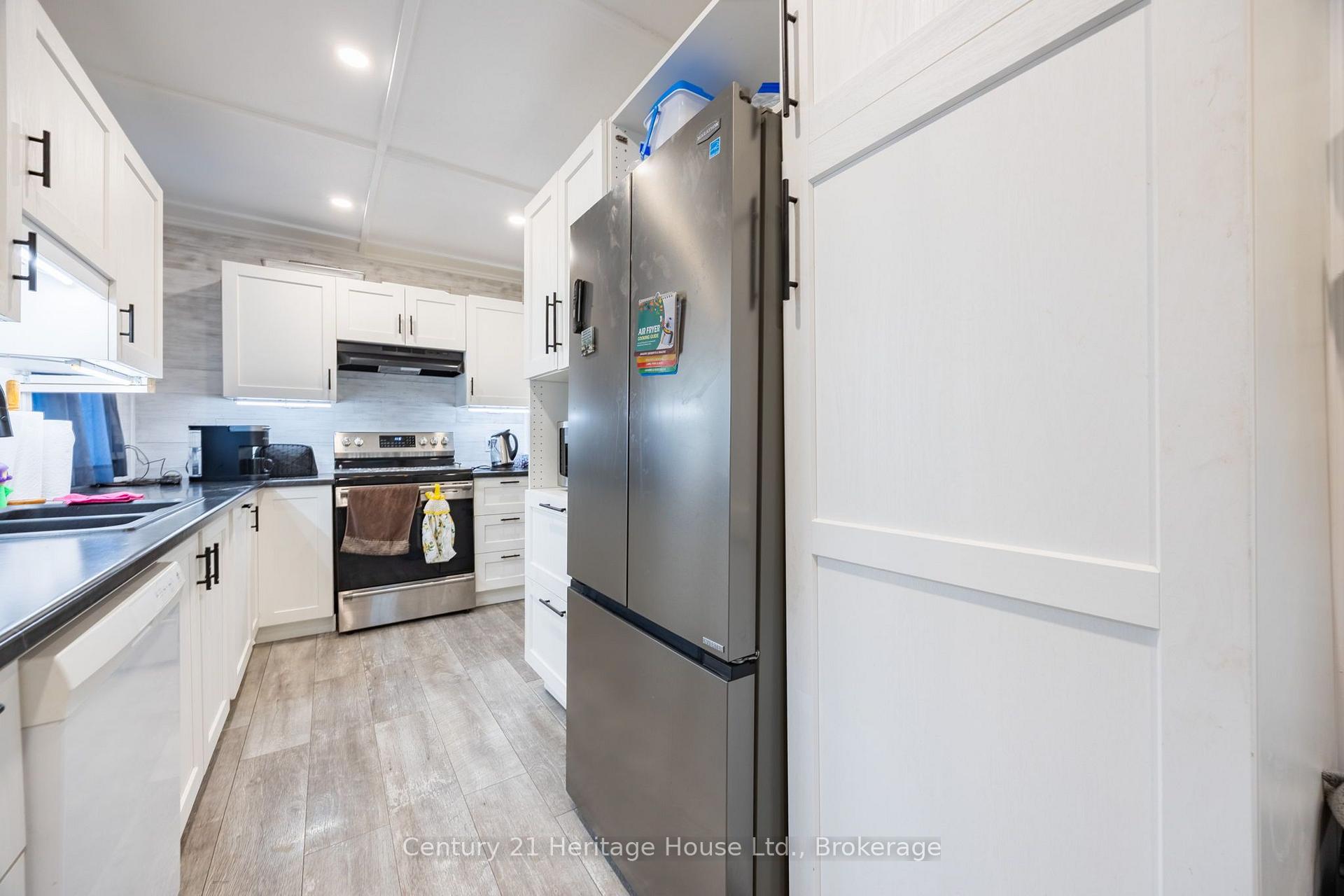 Photo 11 of 102 Stewart Avenue, Cambridge, Christopher-Champlain — HOMEH