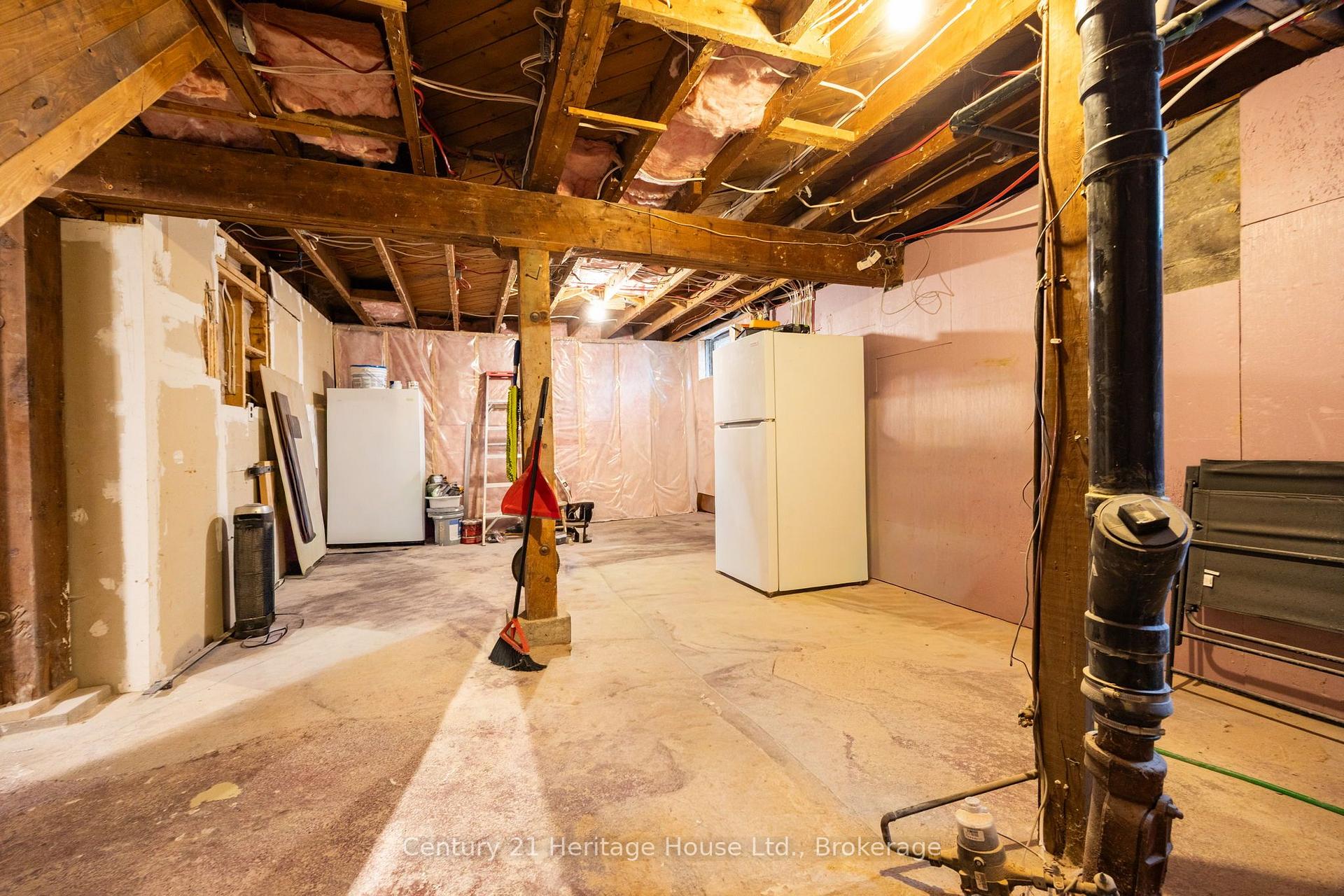Photo 32 of 102 Stewart Avenue, Cambridge, Christopher-Champlain — HOMEH