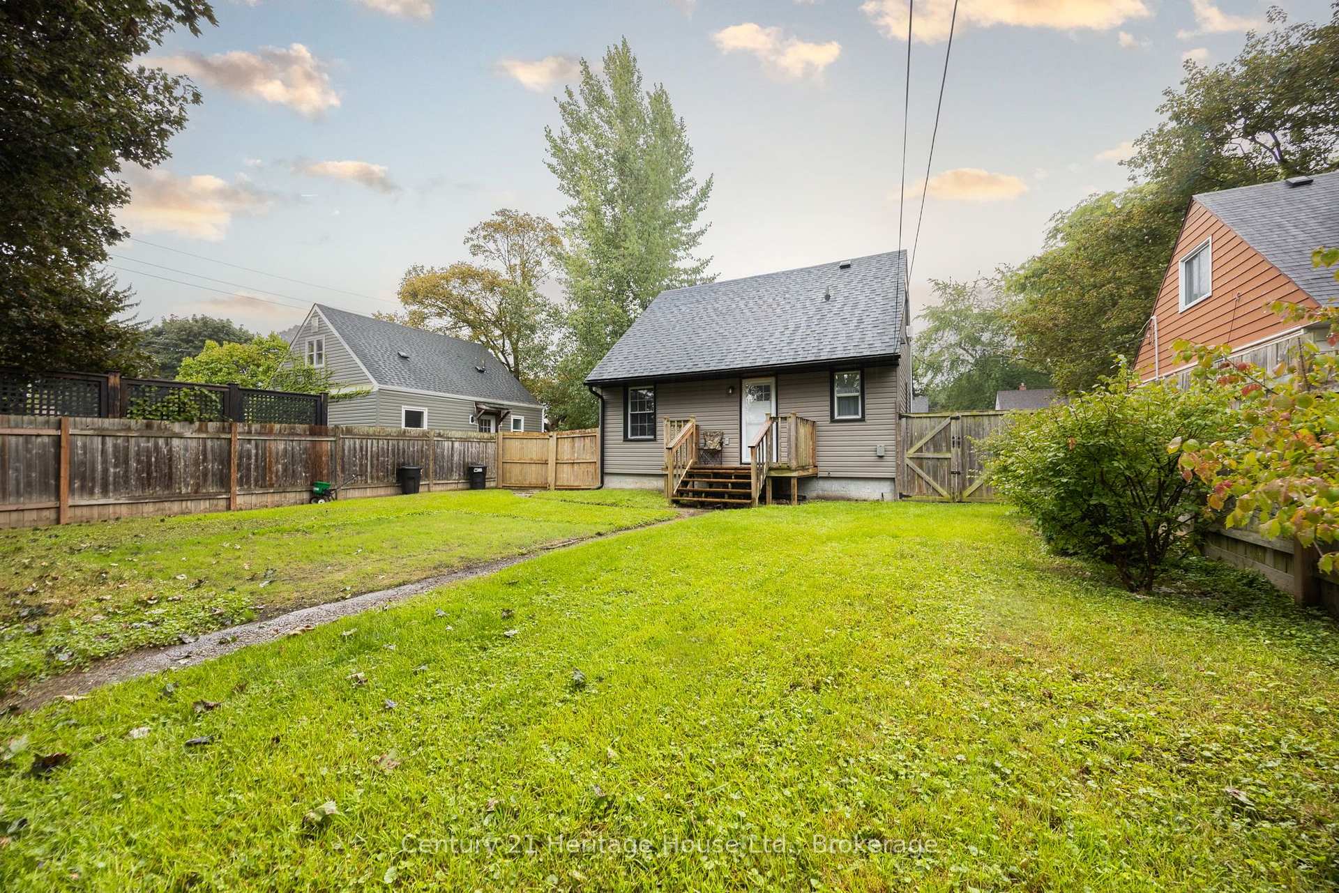 Photo 37 of 102 Stewart Avenue, Cambridge, Christopher-Champlain — HOMEH