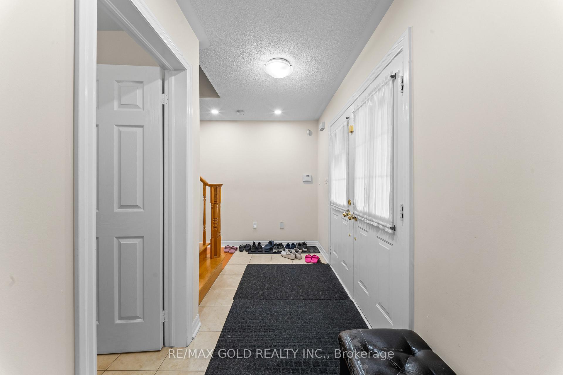Photo 6 of 1 Slipneedle Street, Brampton, Gore Industrial North — HOMEH