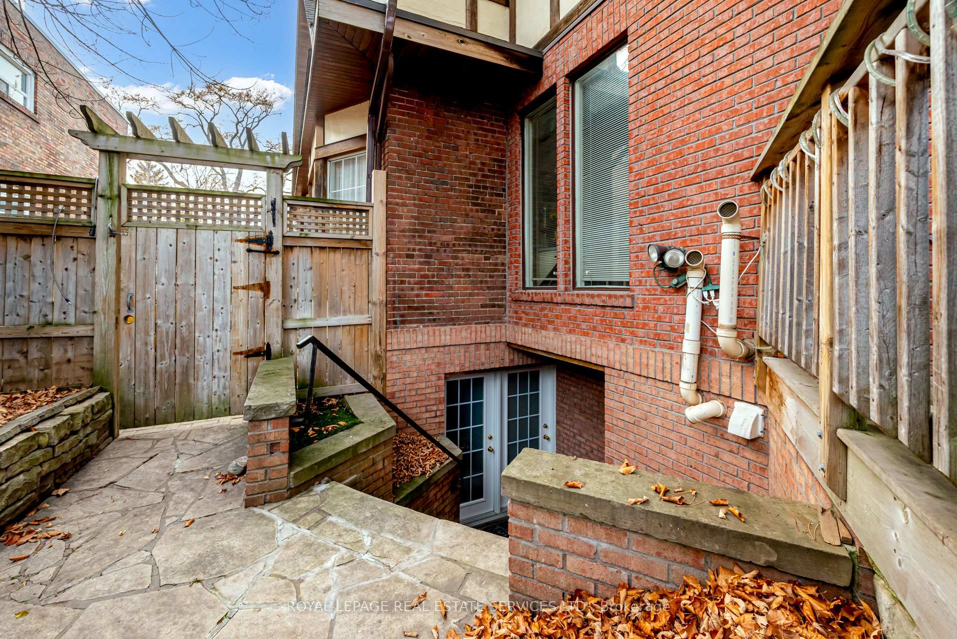 Photo 3 of Unit LOWER, 127 Rusholme Road E, Toronto, Dufferin Grove — HOMEH