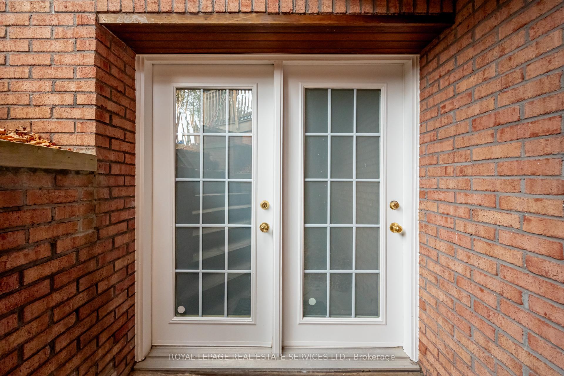 Photo 4 of Unit LOWER, 127 Rusholme Road E, Toronto, Dufferin Grove — HOMEH