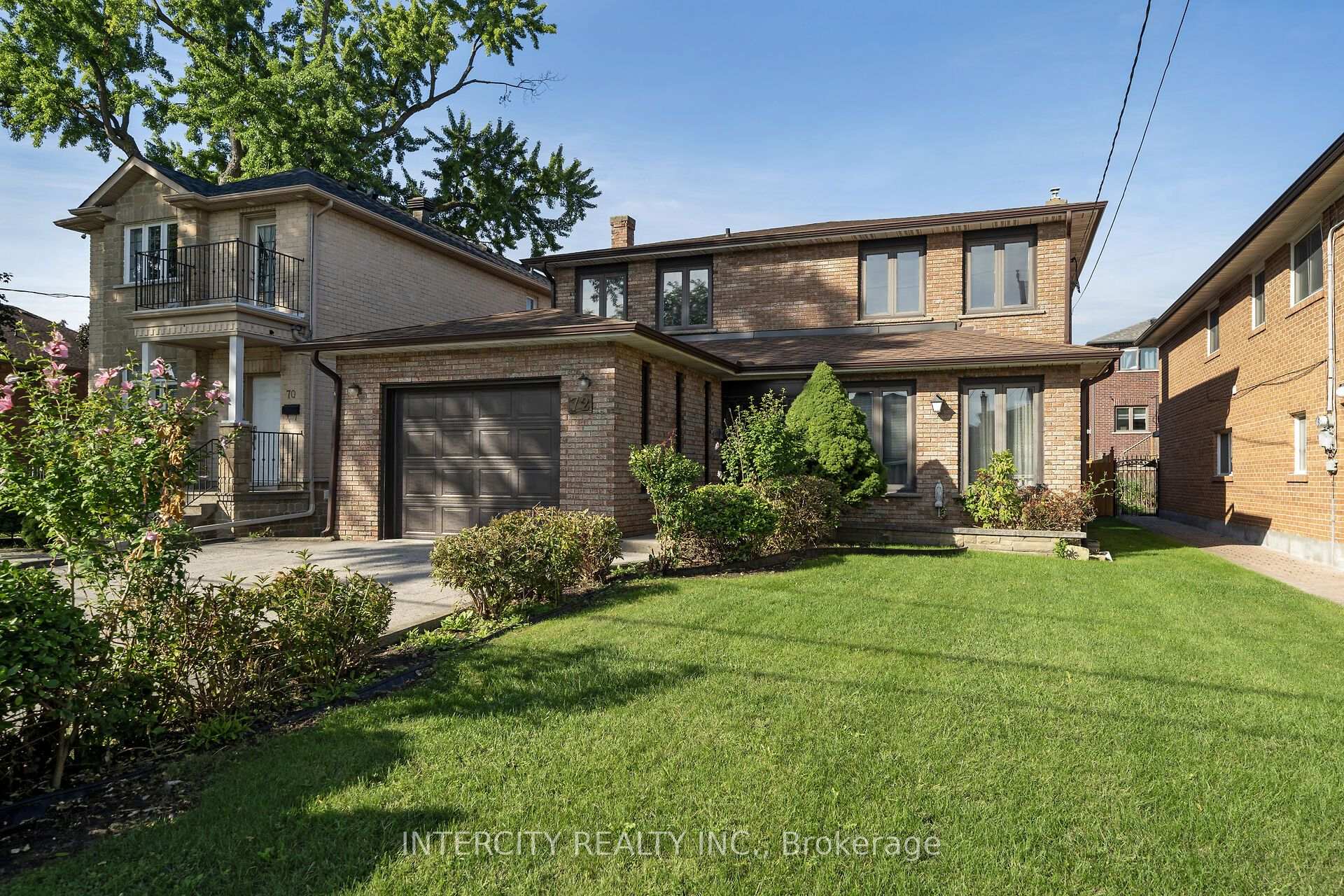 Photo 2 of 72 Chiswick Avenue, North York, Brookhaven-Amesbury — HOMEH