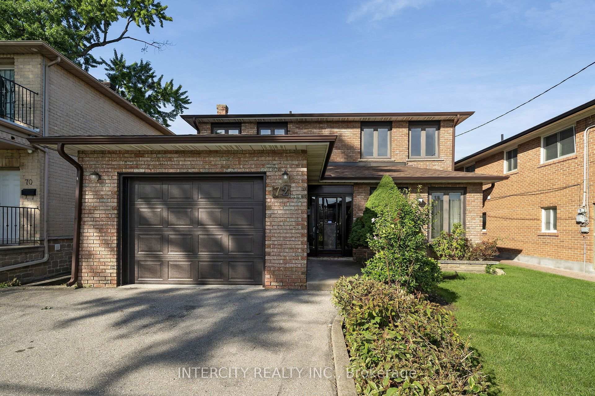 Photo 3 of 72 Chiswick Avenue, North York, Brookhaven-Amesbury — HOMEH