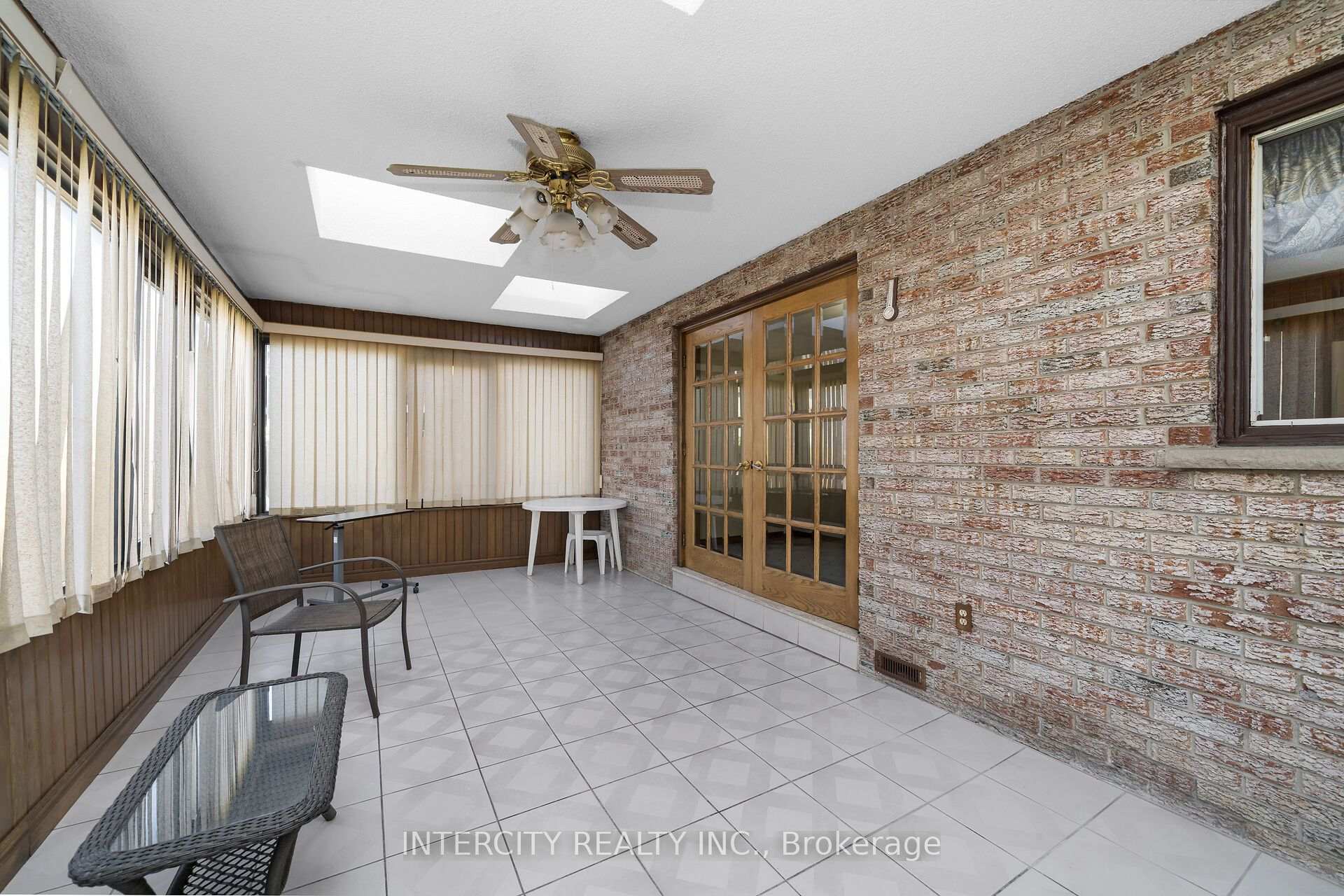 Photo 15 of 72 Chiswick Avenue, North York, Brookhaven-Amesbury — HOMEH