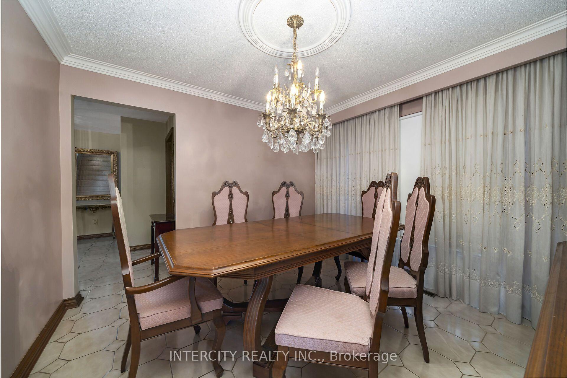 Photo 18 of 72 Chiswick Avenue, North York, Brookhaven-Amesbury — HOMEH