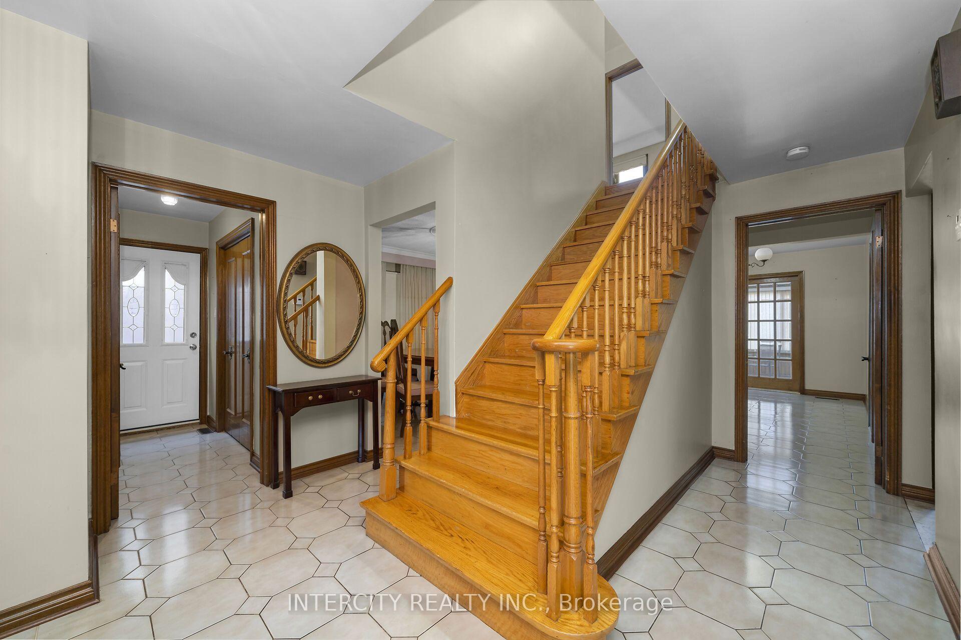 Photo 20 of 72 Chiswick Avenue, North York, Brookhaven-Amesbury — HOMEH