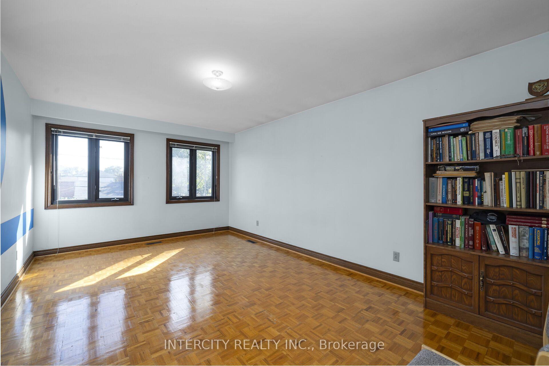 Photo 27 of 72 Chiswick Avenue, North York, Brookhaven-Amesbury — HOMEH