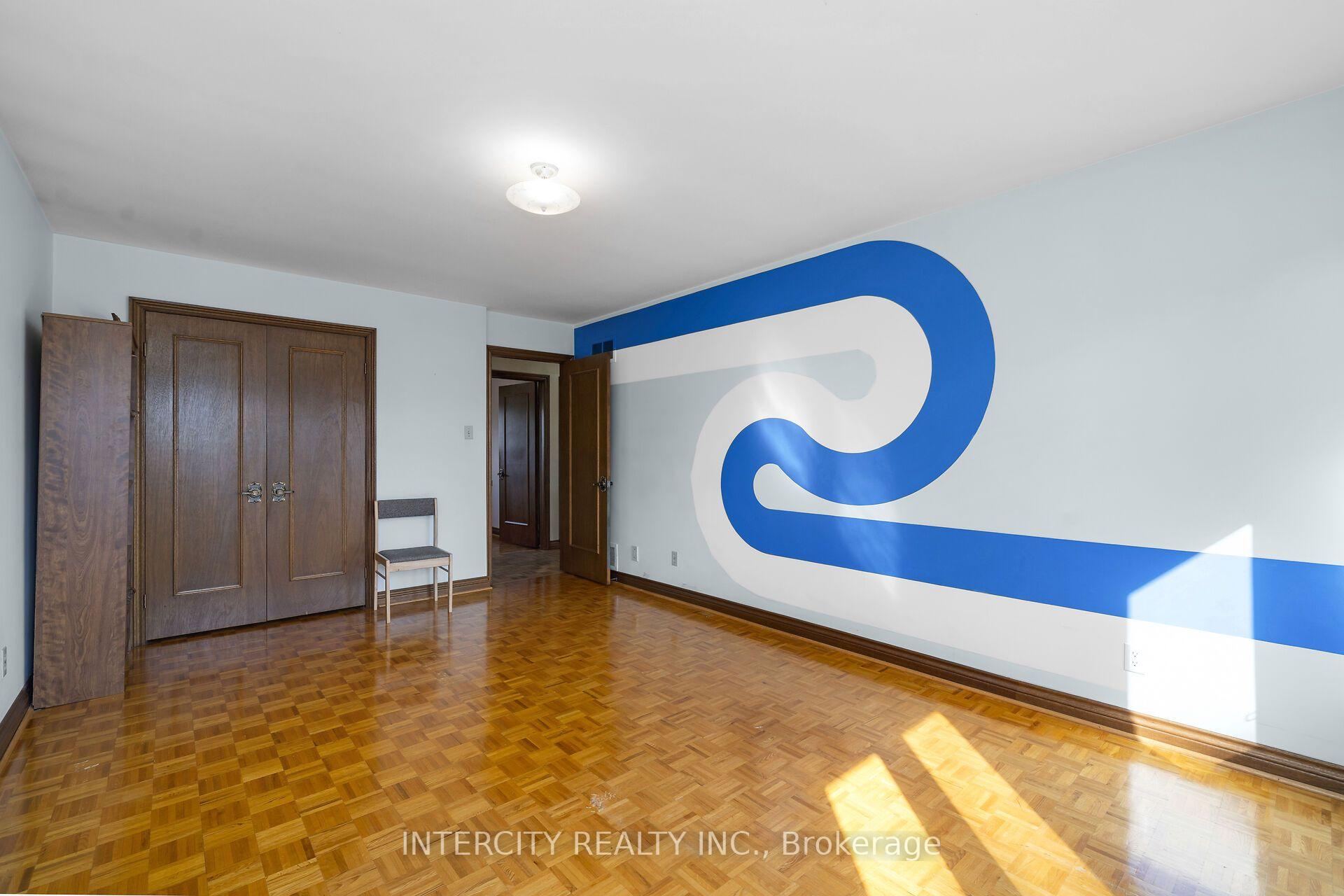 Photo 28 of 72 Chiswick Avenue, North York, Brookhaven-Amesbury — HOMEH