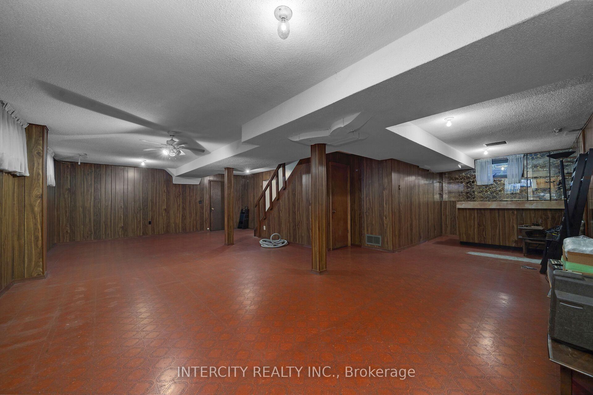 Photo 33 of 72 Chiswick Avenue, North York, Brookhaven-Amesbury — HOMEH