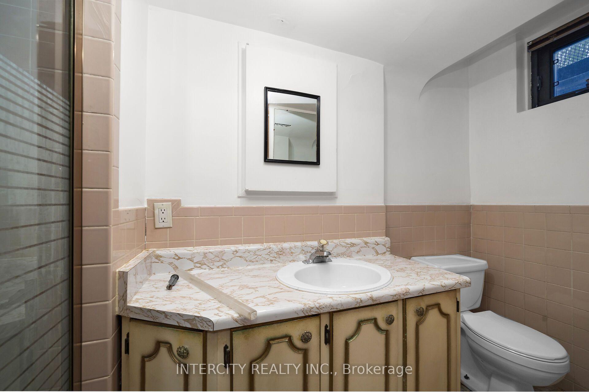 Photo 35 of 72 Chiswick Avenue, North York, Brookhaven-Amesbury — HOMEH