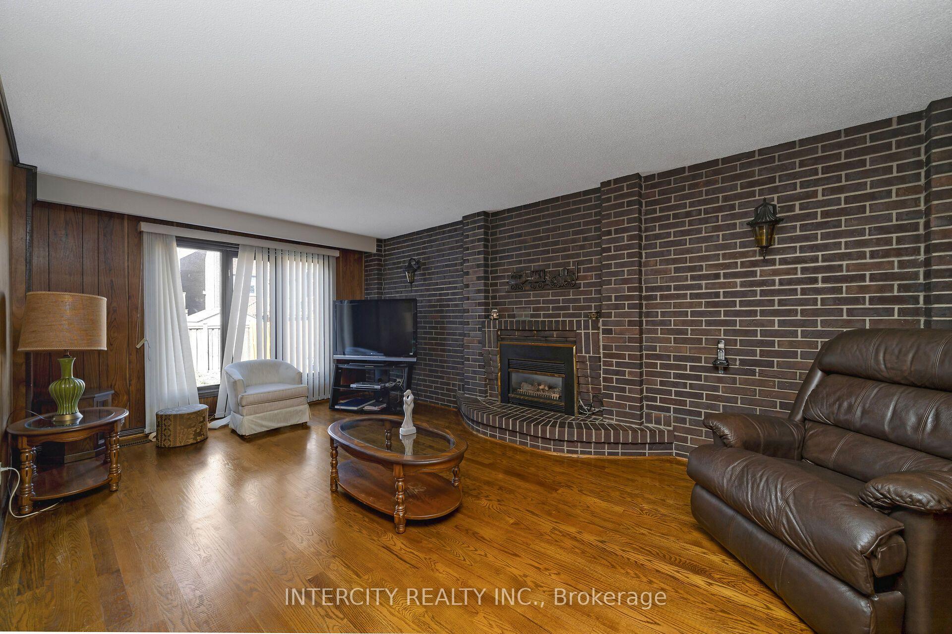 Photo 36 of 72 Chiswick Avenue, North York, Brookhaven-Amesbury — HOMEH