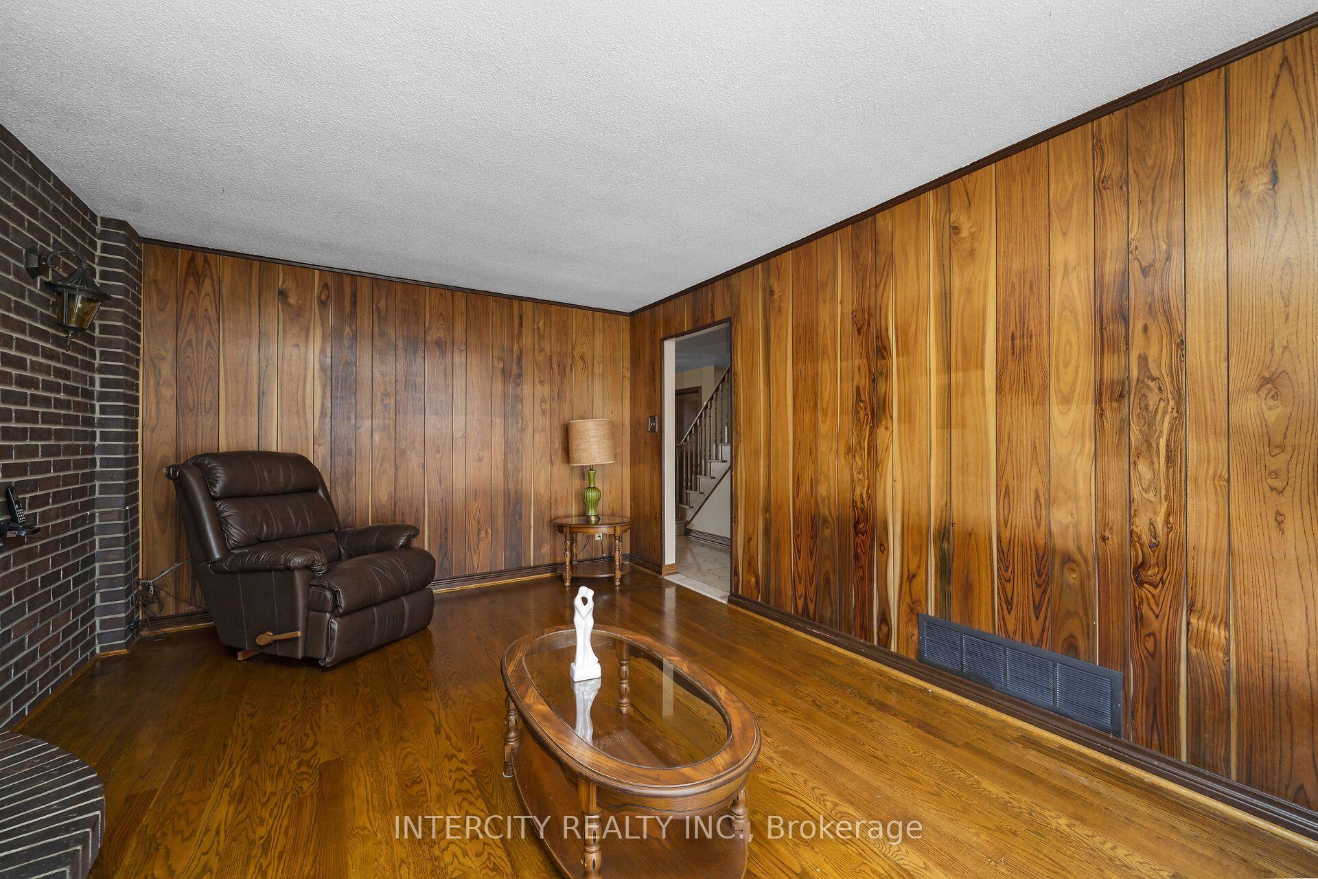 Photo 37 of 72 Chiswick Avenue, North York, Brookhaven-Amesbury — HOMEH