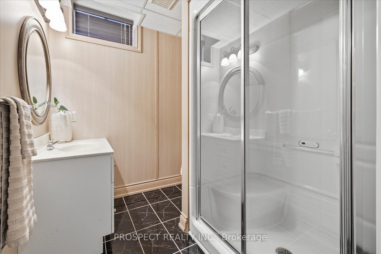Photo 42 of 56 Cipriano Court, Vaughan, Islington Woods — HOMEH