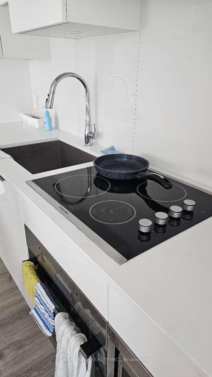 Photo 3 of Unit 1604, 195 Redpath Avenue, Toronto, Mount Pleasant West — HOMEH