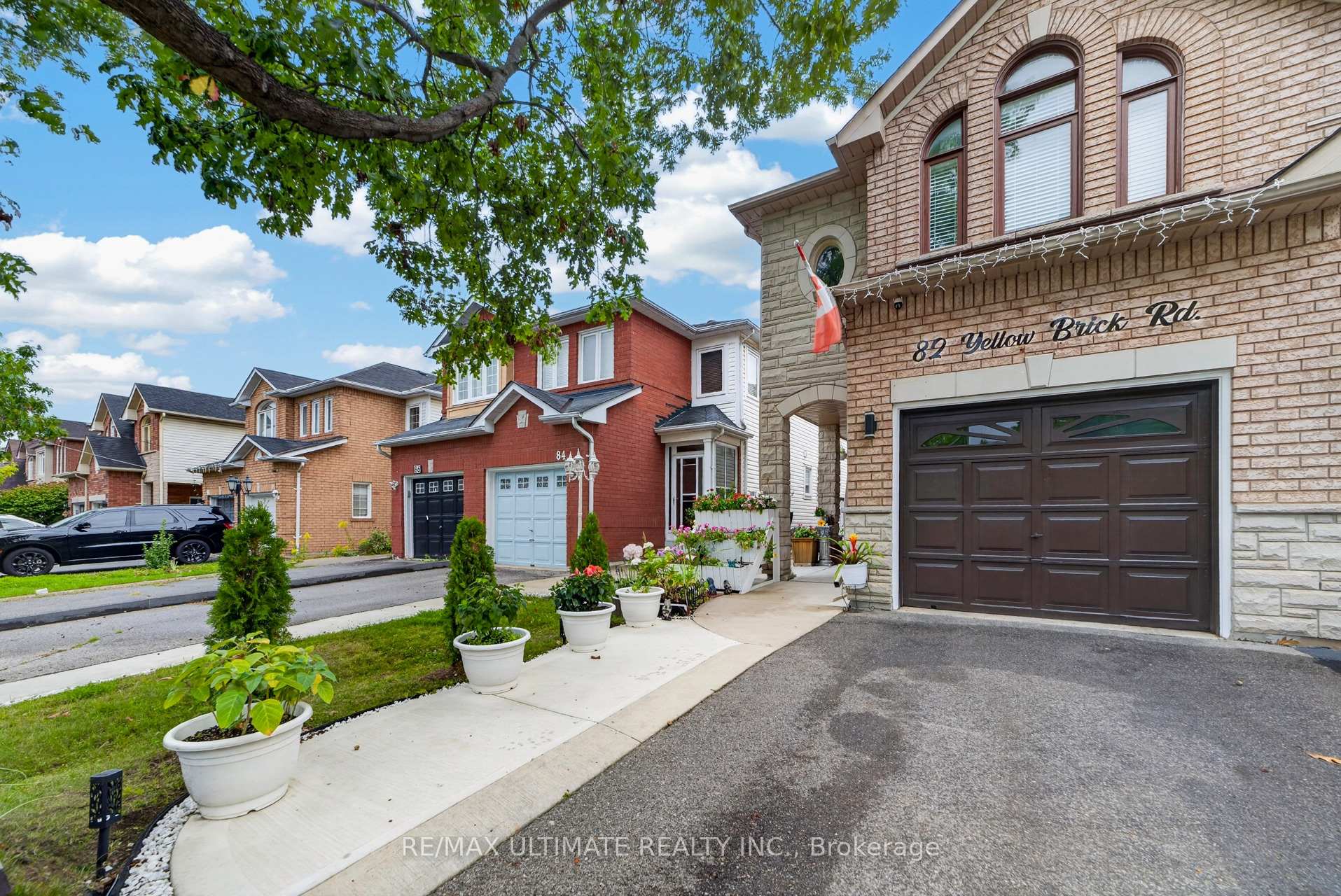 Photo 2 of 82 Yellow Brick Road, Brampton, Brampton North — HOMEH