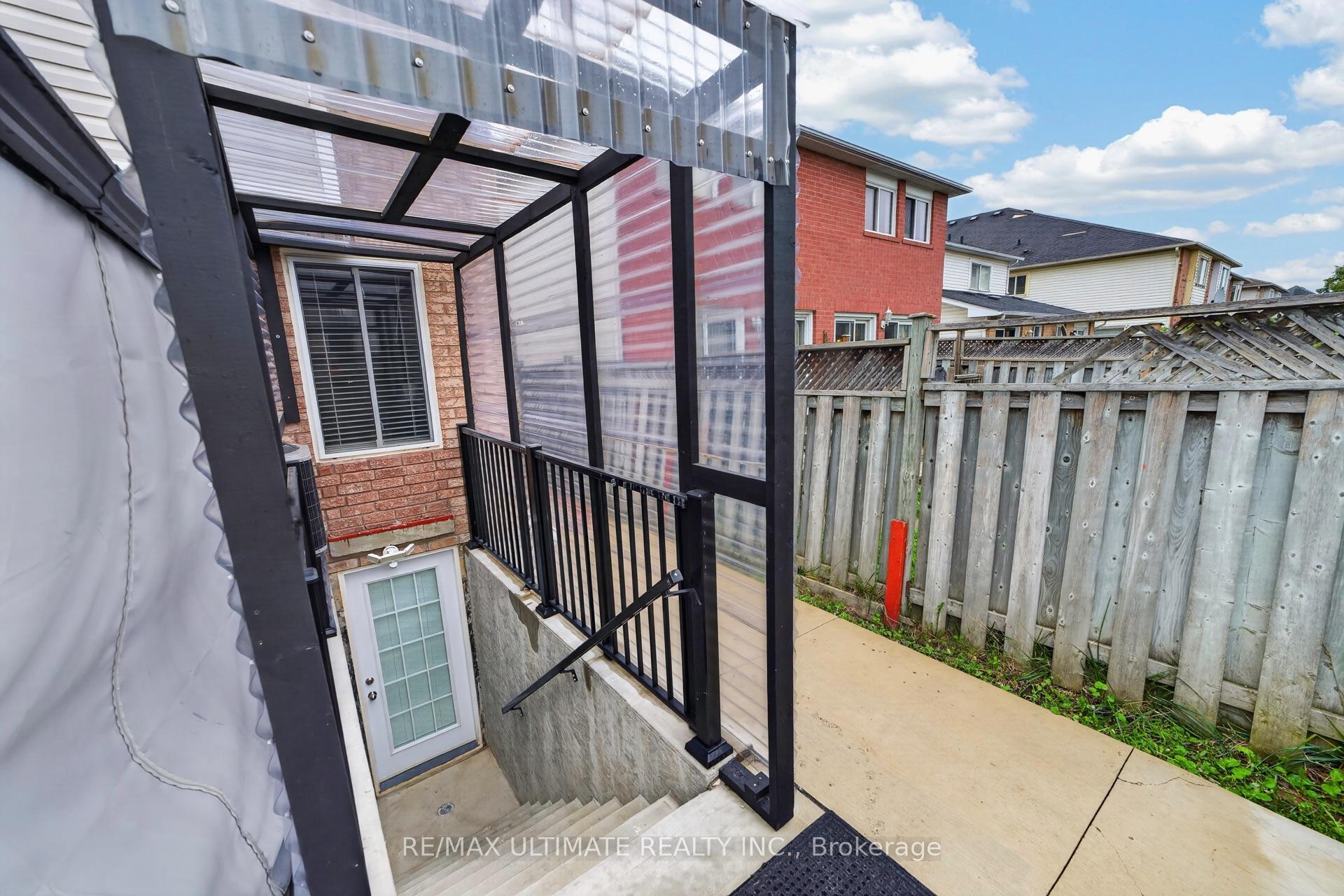 Photo 5 of 82 Yellow Brick Road, Brampton, Brampton North — HOMEH