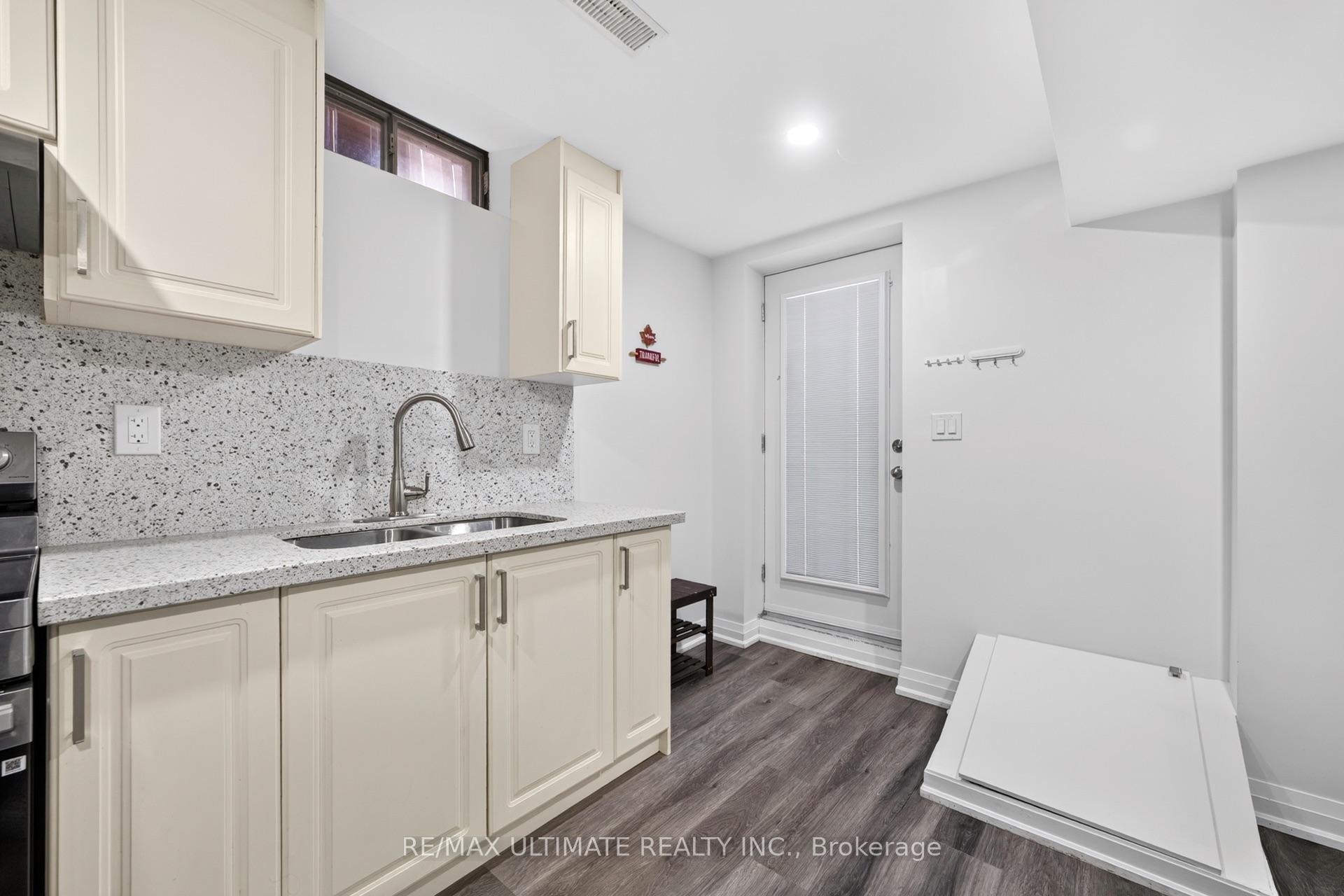 Photo 9 of 82 Yellow Brick Road, Brampton, Brampton North — HOMEH