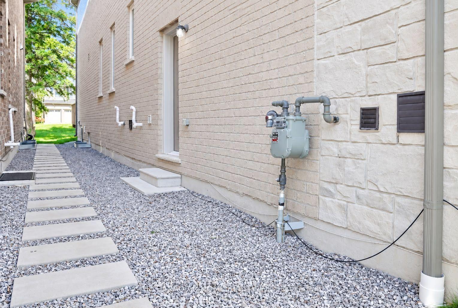 Photo 4 of Unit 34, 400 Finch Avenue, Pickering, Rouge Park — HOMEH
