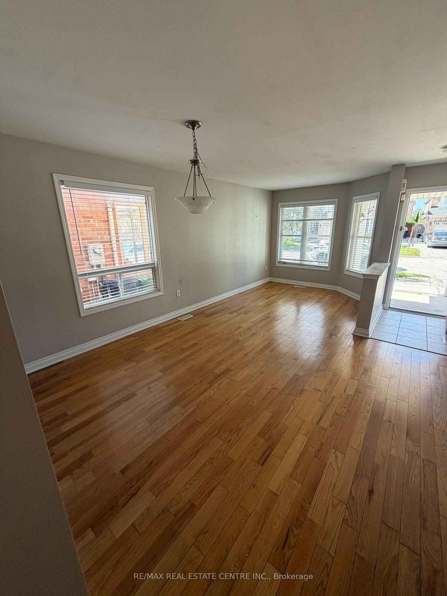 Photo 2 of Unit Upper, 17 Millcar Drive, Scarborough, Rouge — HOMEH