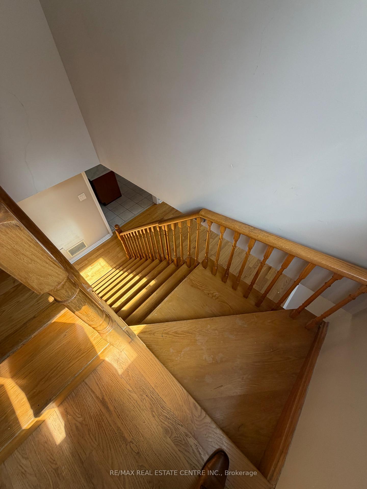Photo 6 of Unit Upper, 17 Millcar Drive, Scarborough, Rouge — HOMEH