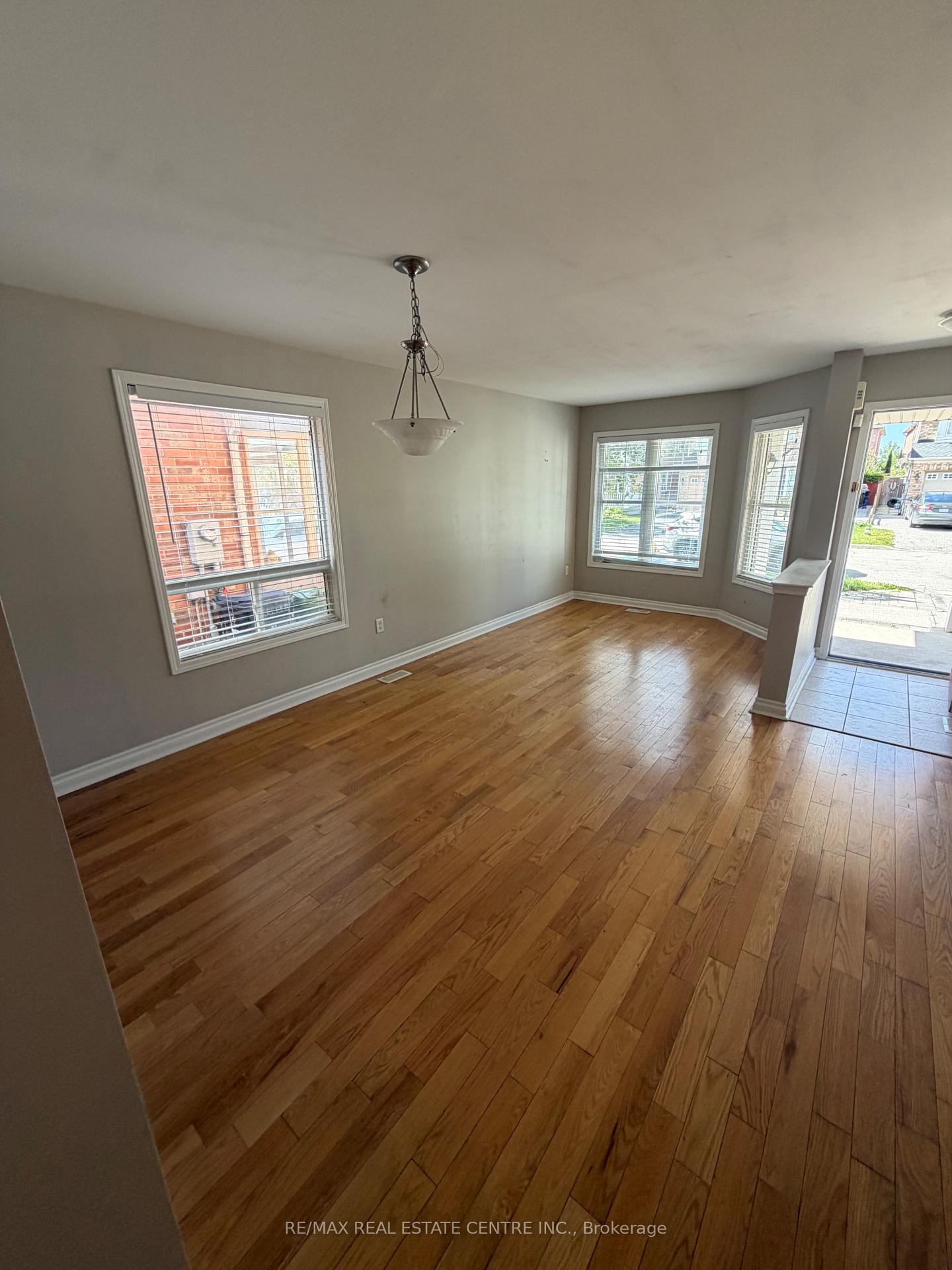 Photo 9 of Unit Upper, 17 Millcar Drive, Scarborough, Rouge — HOMEH