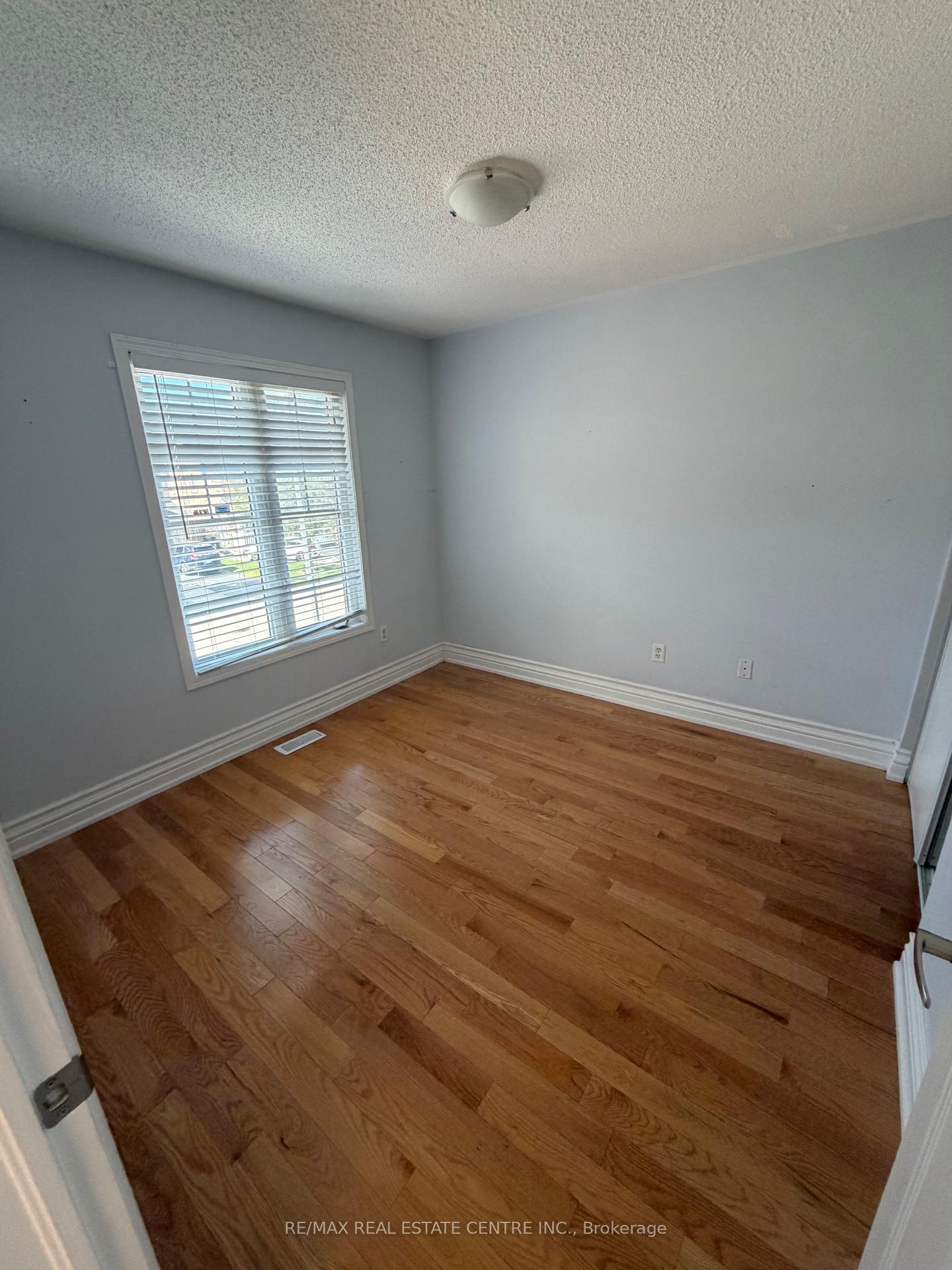 Photo 12 of Unit Upper, 17 Millcar Drive, Scarborough, Rouge — HOMEH