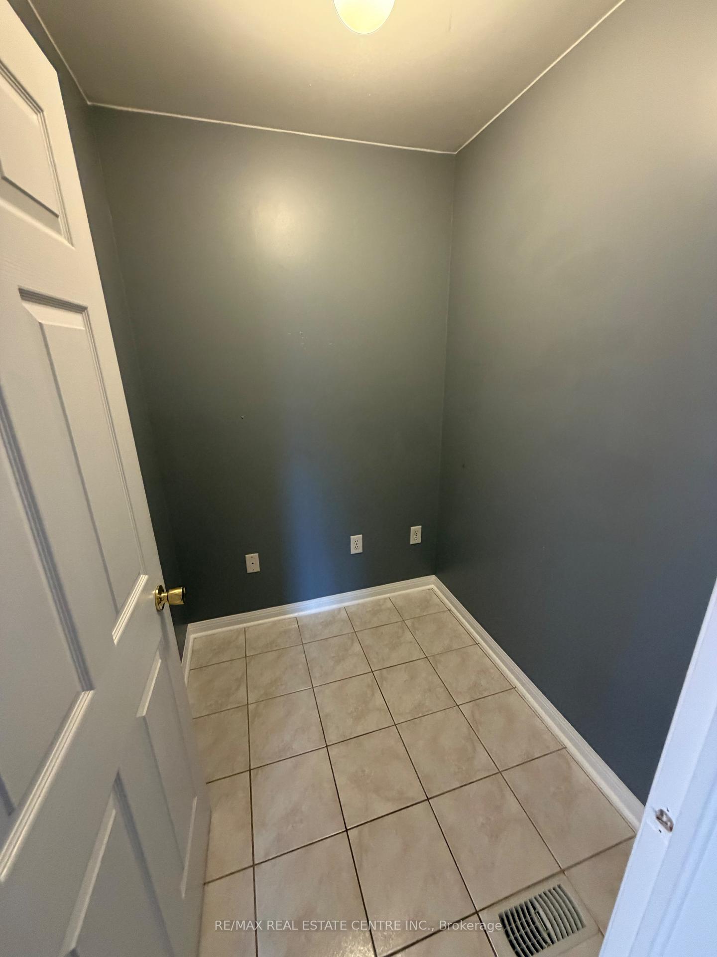 Photo 14 of Unit Upper, 17 Millcar Drive, Scarborough, Rouge — HOMEH