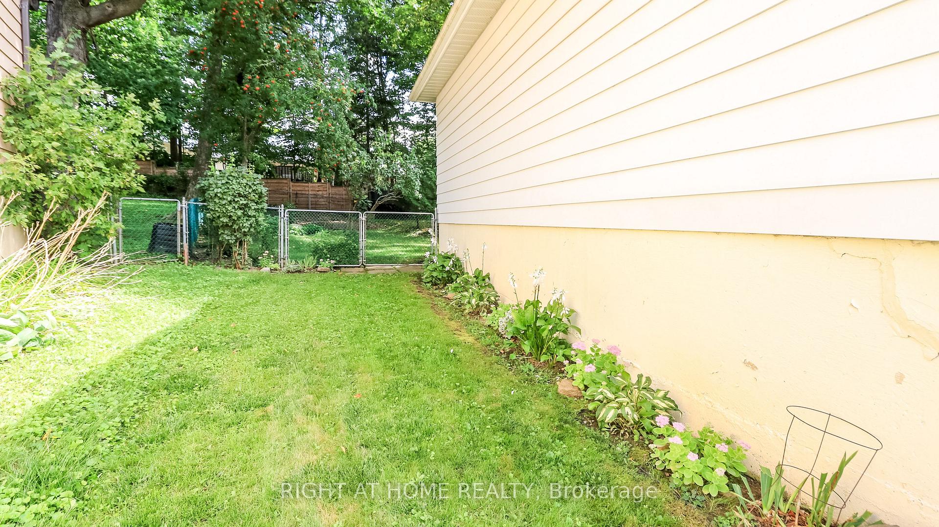 Photo 8 of 10 Campfire Court, Barrie, North Shore — HOMEH
