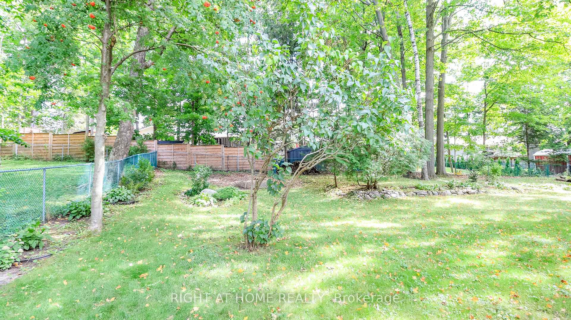 Photo 9 of 10 Campfire Court, Barrie, North Shore — HOMEH