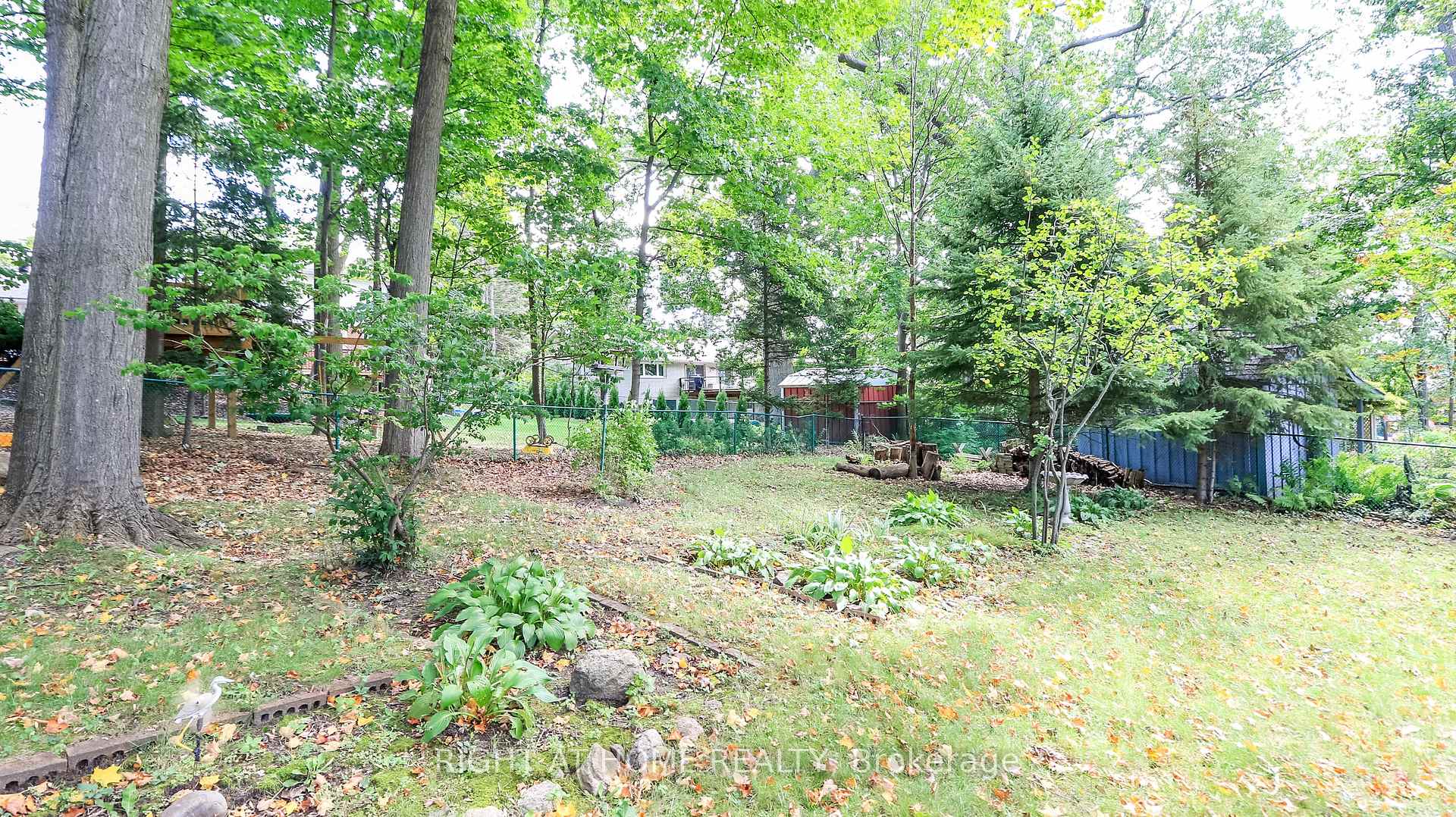 Photo 12 of 10 Campfire Court, Barrie, North Shore — HOMEH