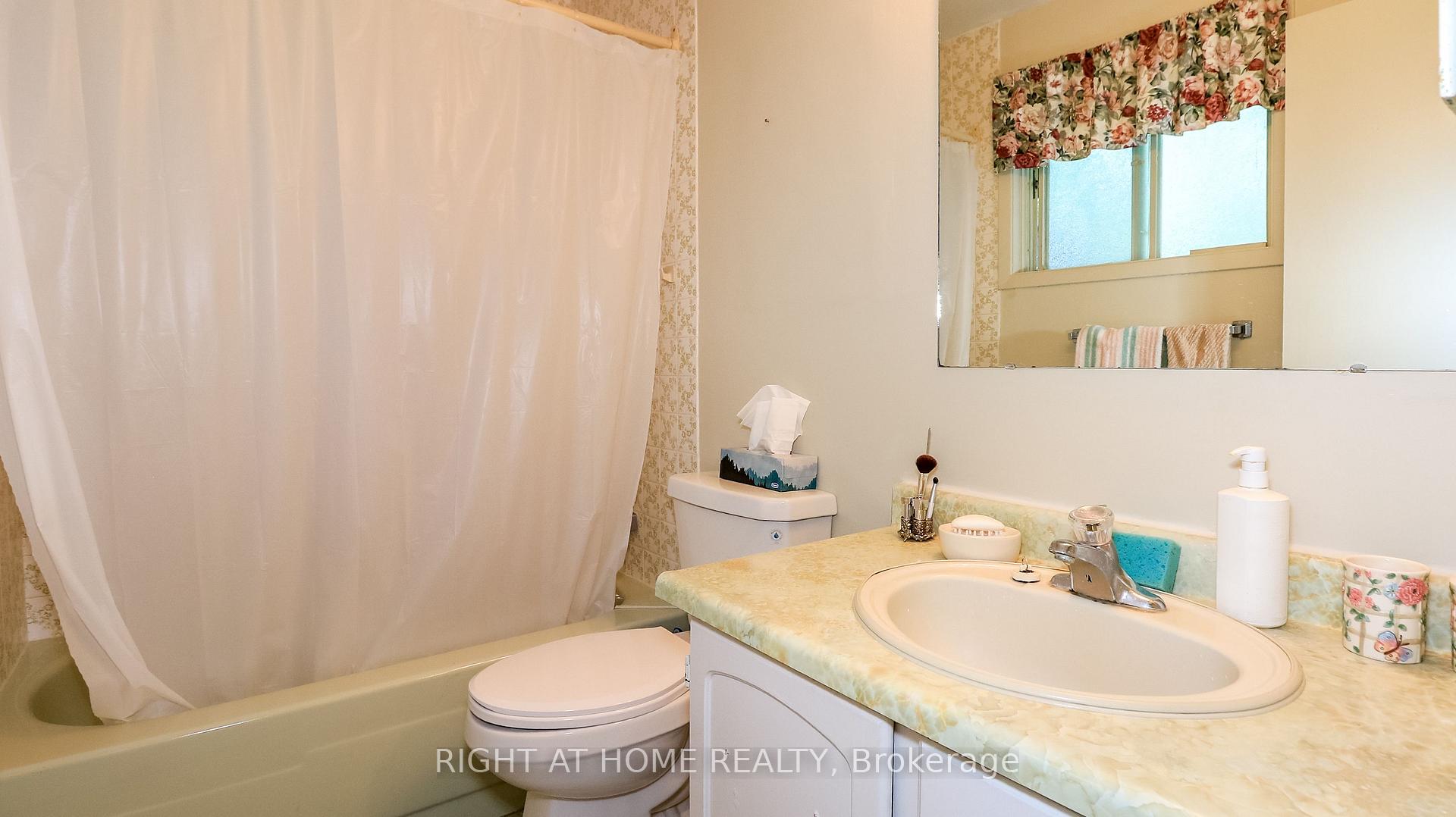 Photo 38 of 10 Campfire Court, Barrie, North Shore — HOMEH