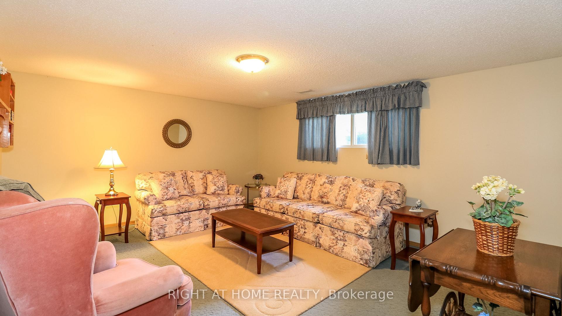 Photo 40 of 10 Campfire Court, Barrie, North Shore — HOMEH