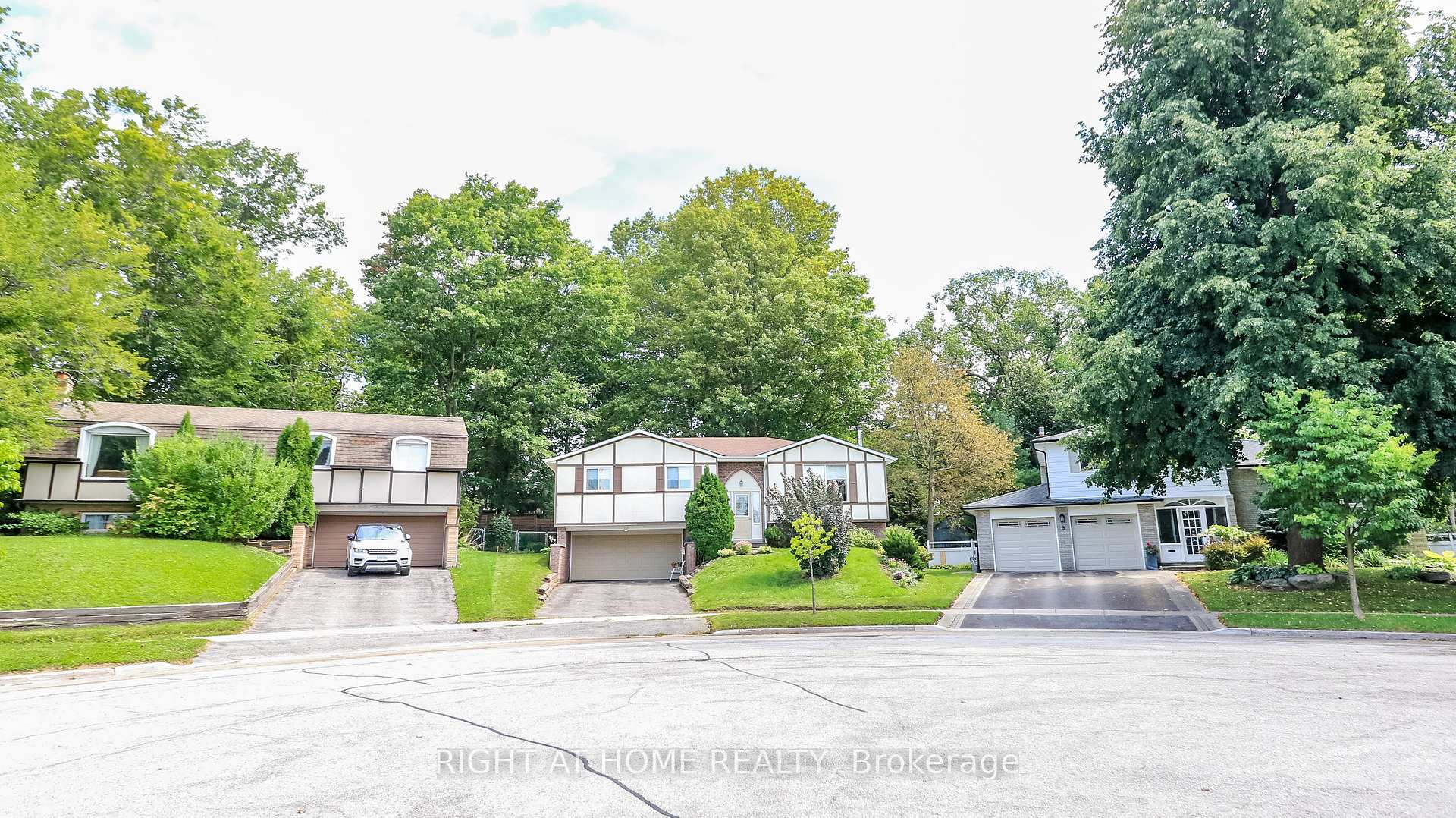 Photo 46 of 10 Campfire Court, Barrie, North Shore — HOMEH