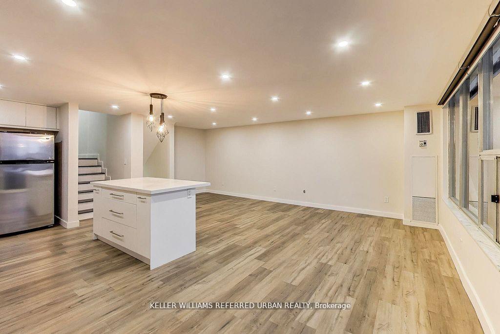 Photo 3 of Unit 1215, 11 Wincott Drive, Etobicoke, Kingsview Village-The Westway — HOMEH