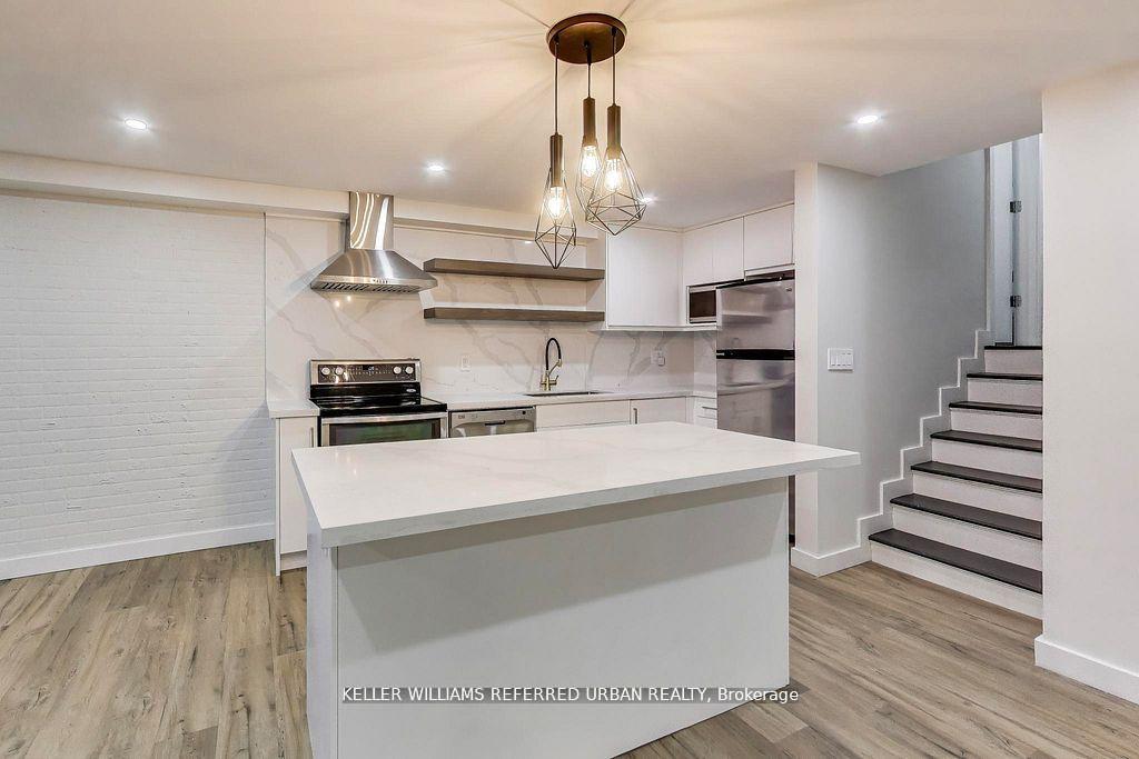 Photo 4 of Unit 1215, 11 Wincott Drive, Etobicoke, Kingsview Village-The Westway — HOMEH