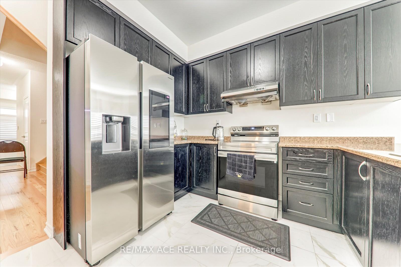 Photo 7 of 1152 Skyridge Boulevard, Pickering, Rural Pickering — HOMEH