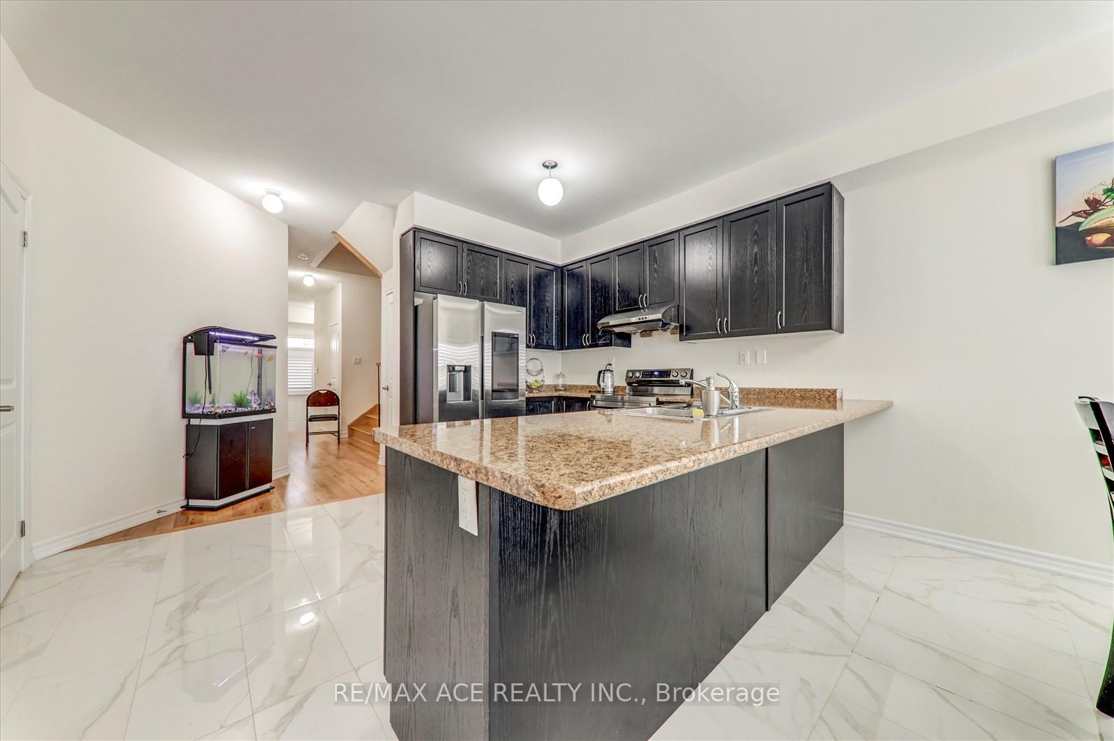 Photo 8 of 1152 Skyridge Boulevard, Pickering, Rural Pickering — HOMEH