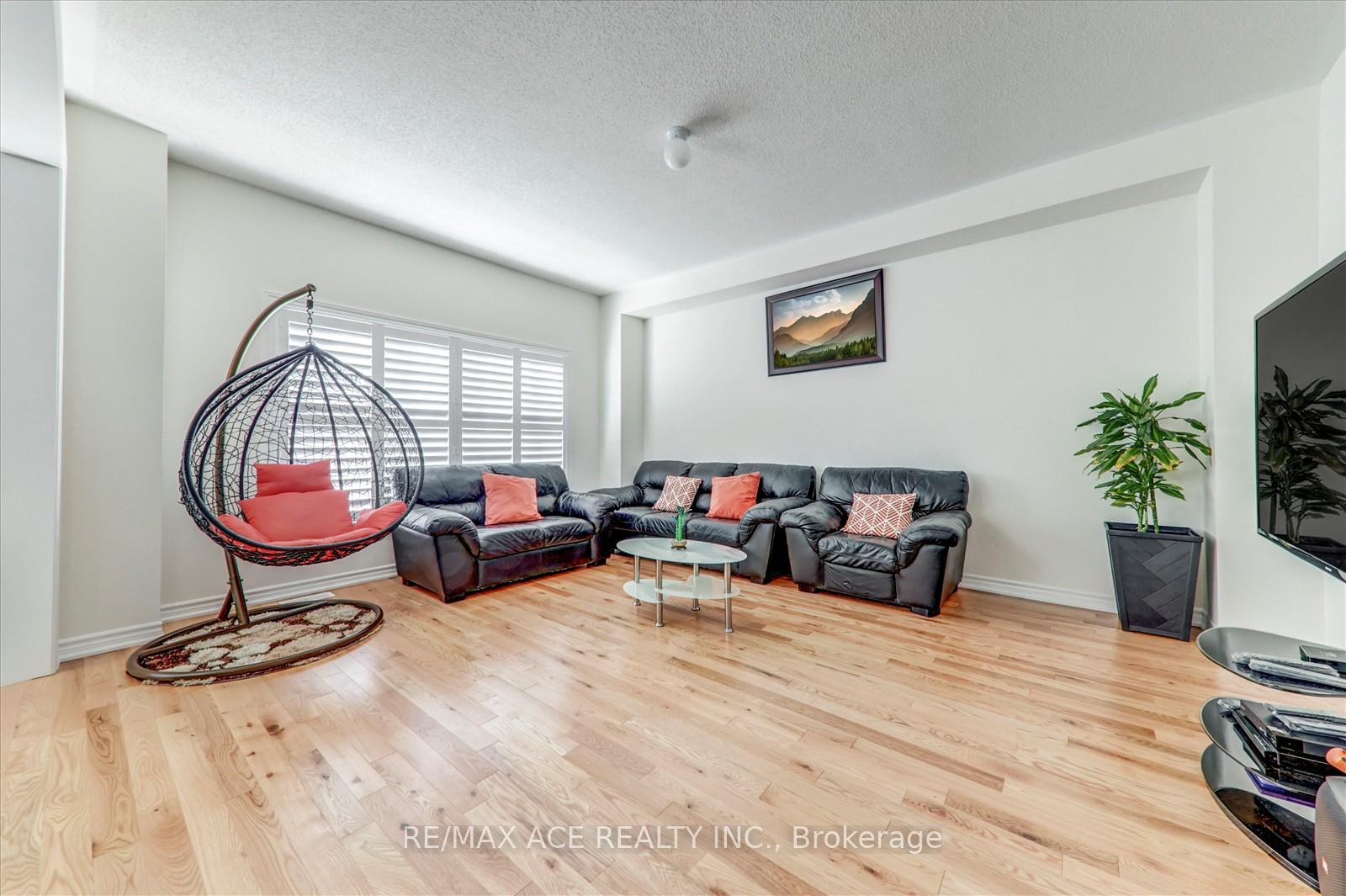 Photo 10 of 1152 Skyridge Boulevard, Pickering, Rural Pickering — HOMEH