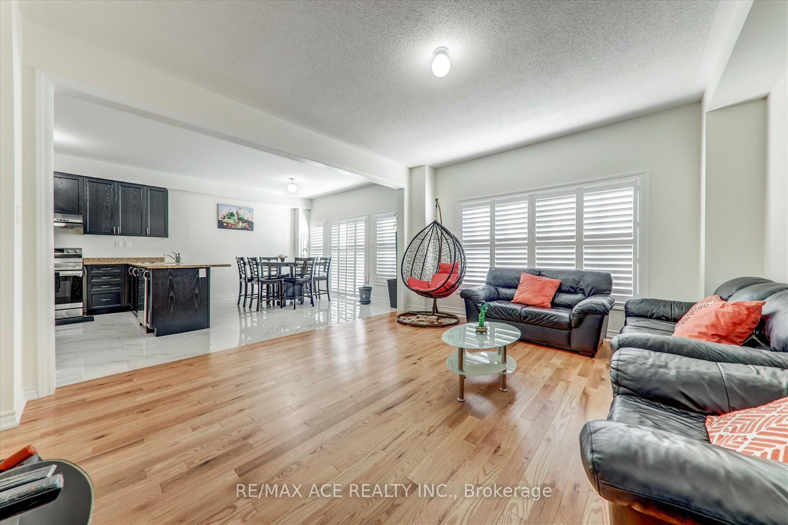 Photo 12 of 1152 Skyridge Boulevard, Pickering, Rural Pickering — HOMEH