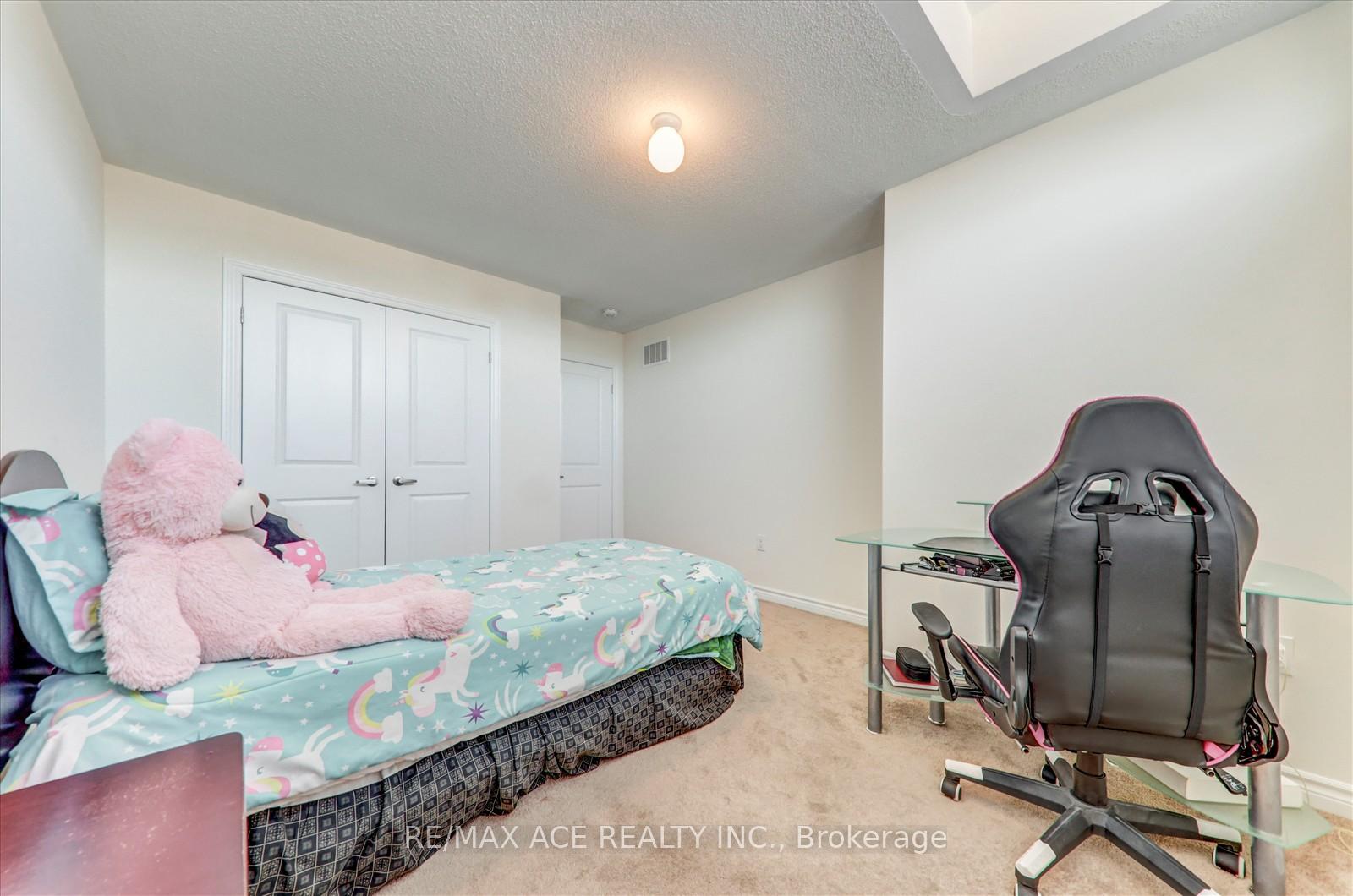 Photo 18 of 1152 Skyridge Boulevard, Pickering, Rural Pickering — HOMEH