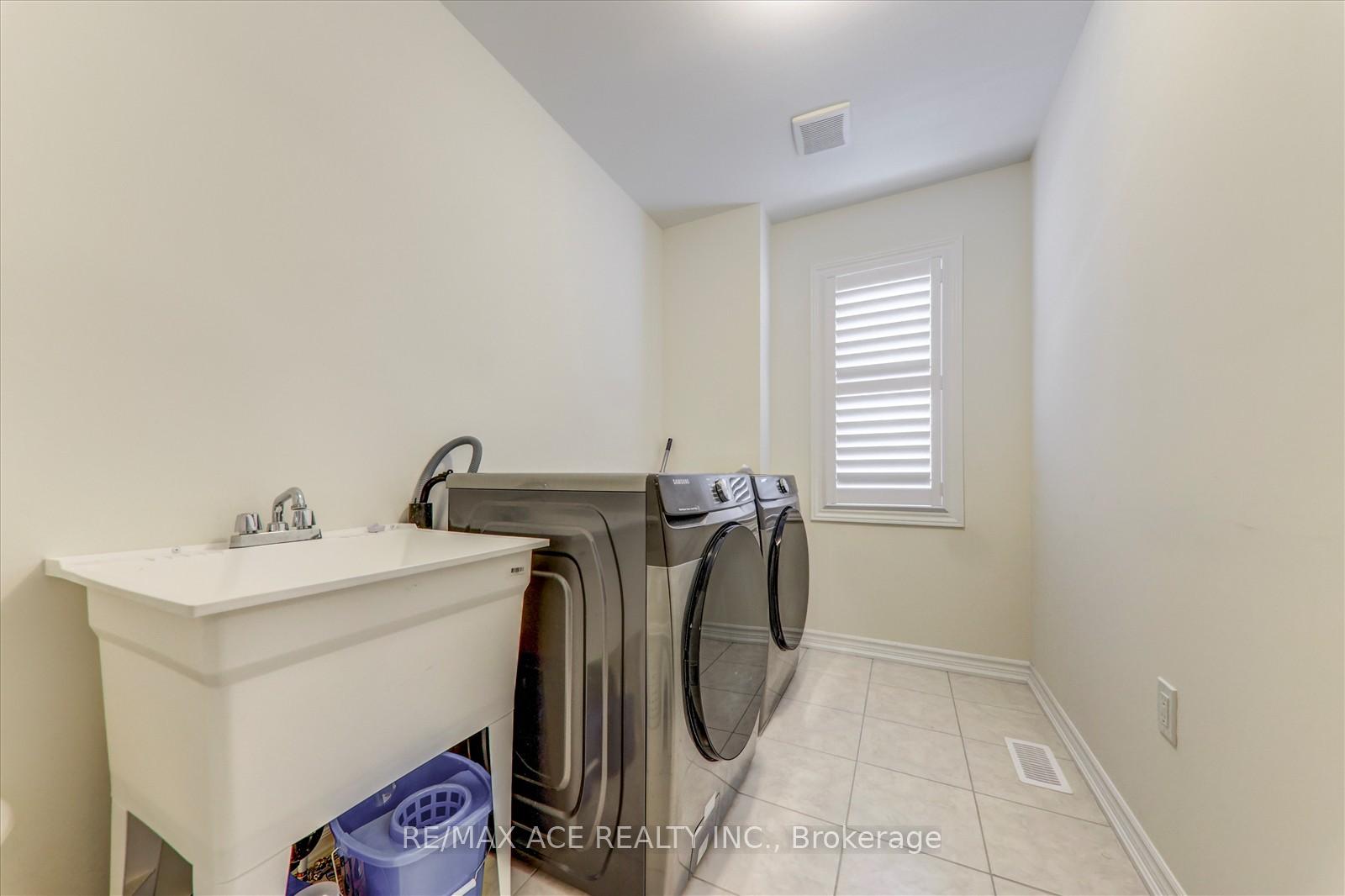 Photo 19 of 1152 Skyridge Boulevard, Pickering, Rural Pickering — HOMEH
